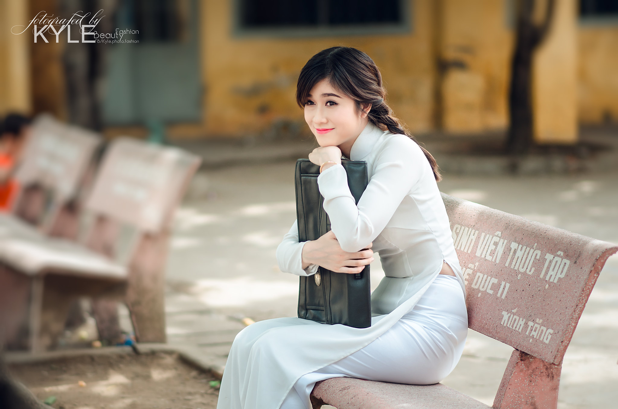 Áo dài trắng hài hòa ghế đá [MPSYDM]