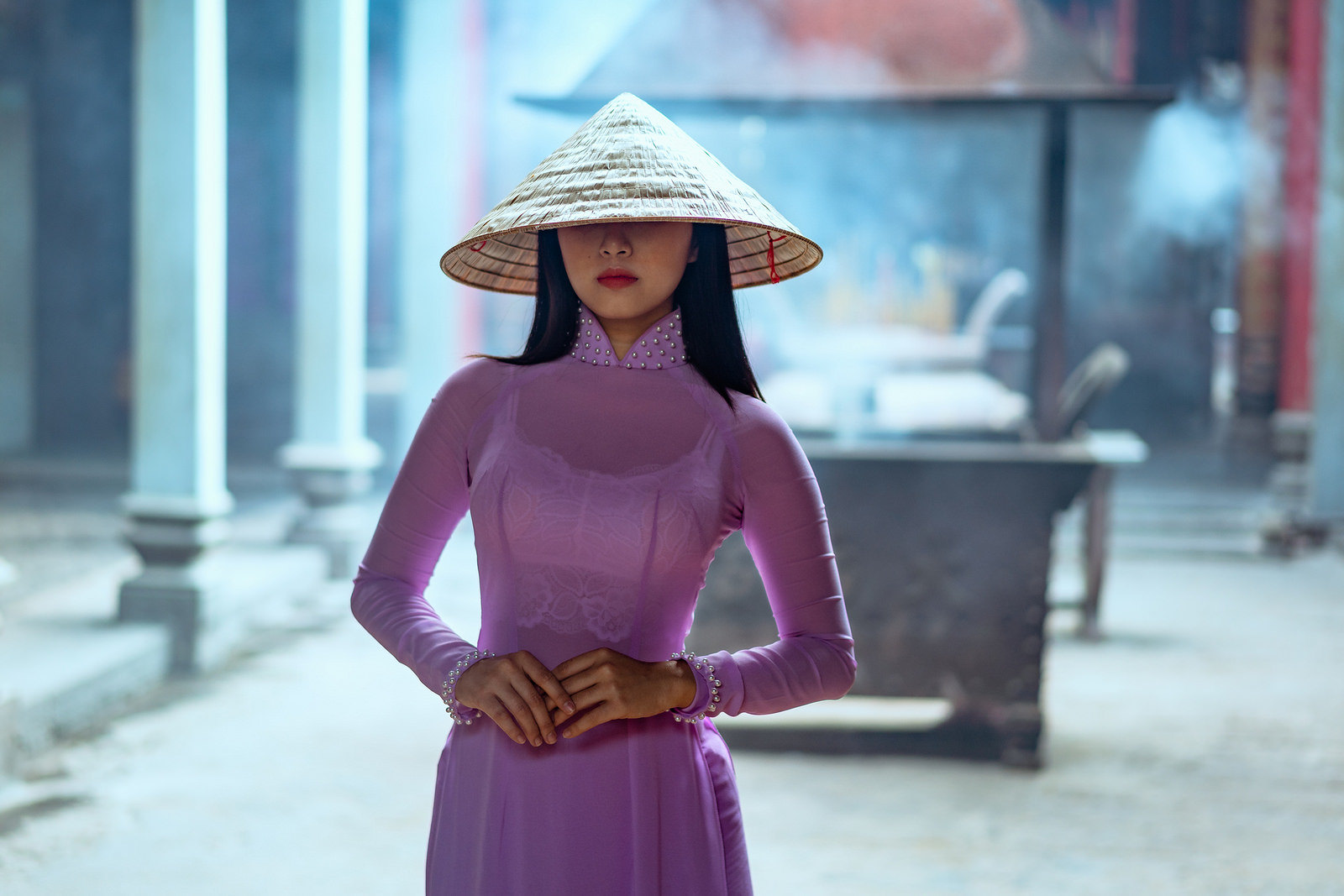 Áo dài hồng nón lá mong manh [3JA6WI]