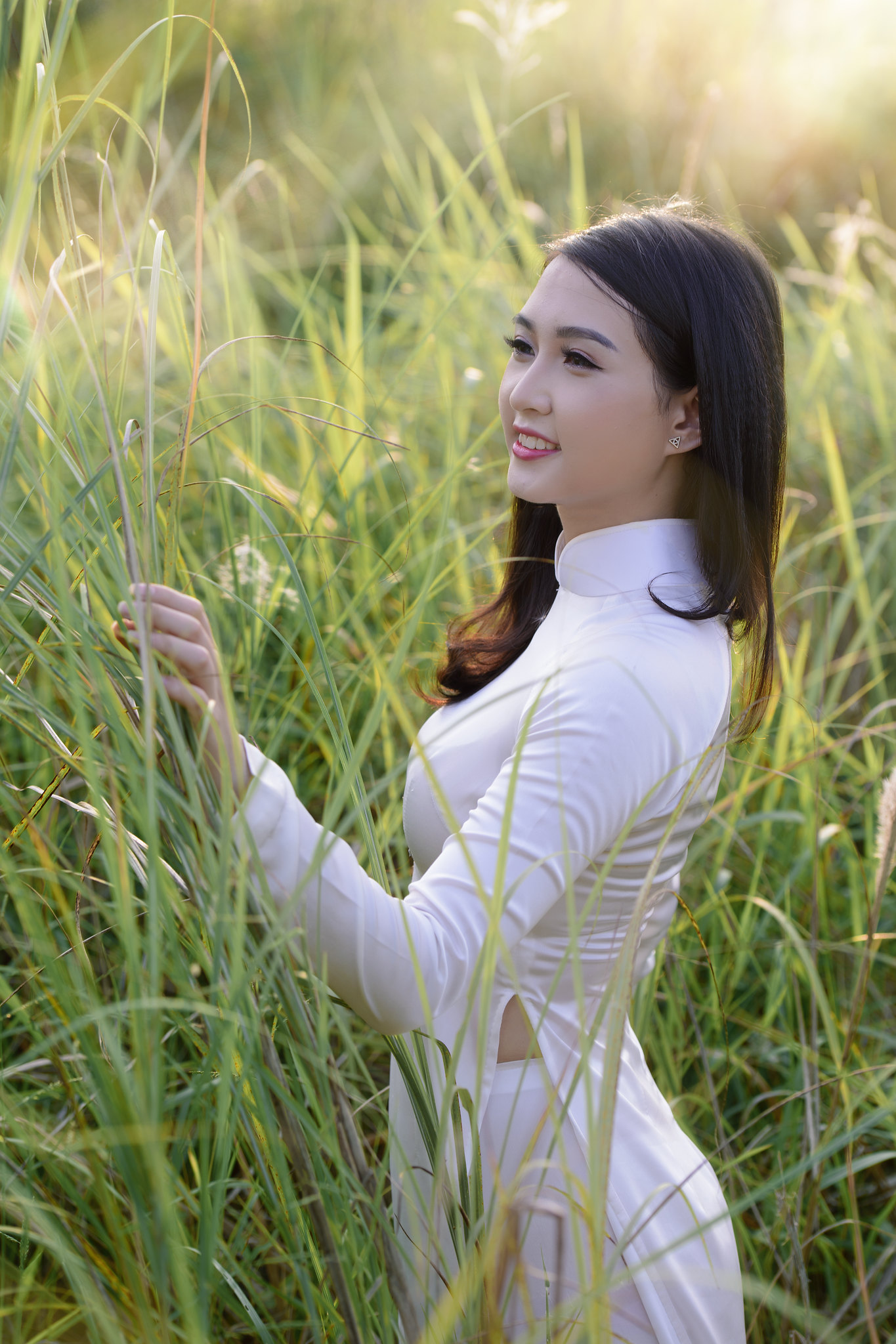 Áo dài trắng người đẹp đồng cỏ thanh nhã [JXIINQ]