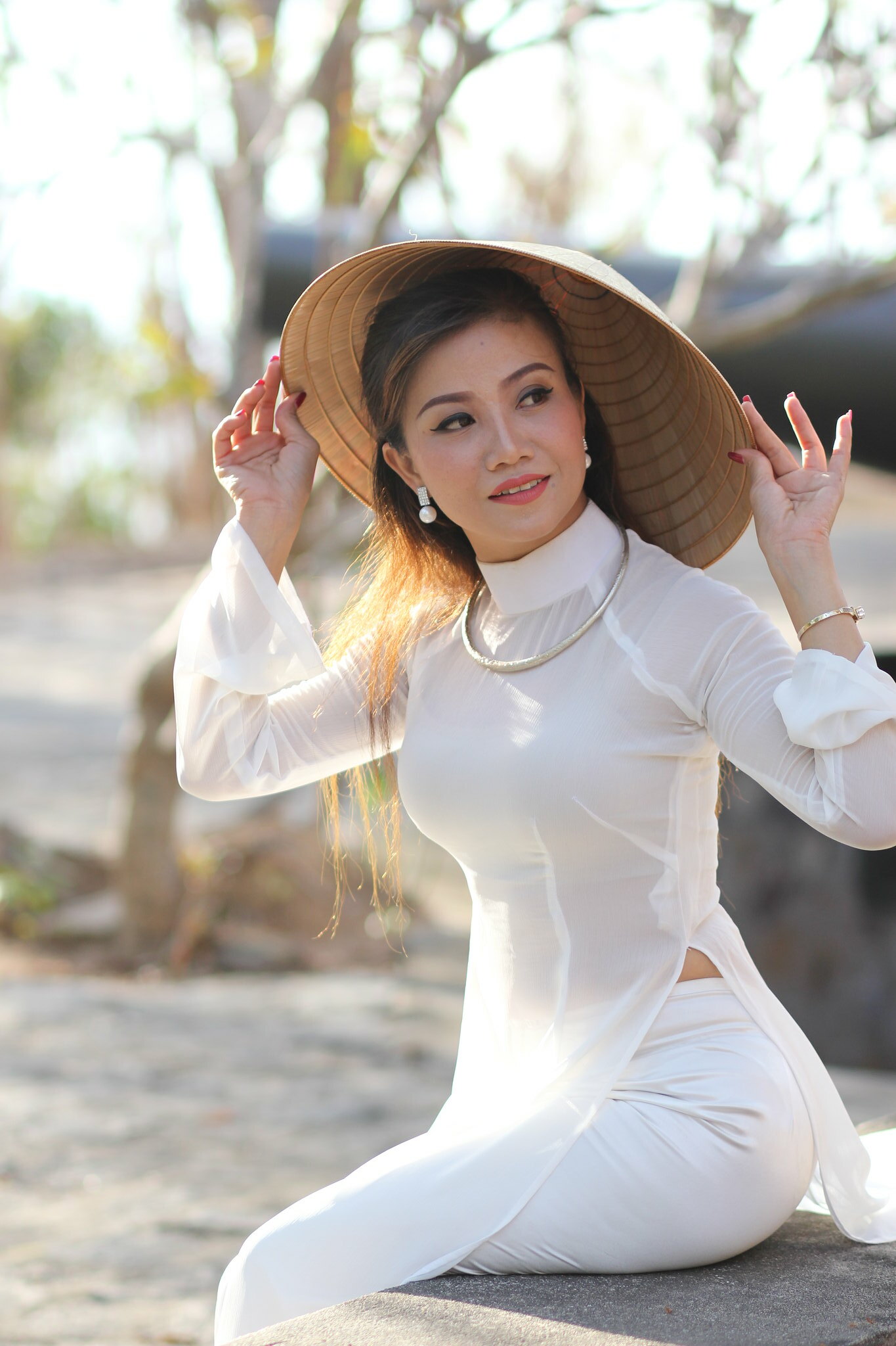 Tà áo dài áo dài trắng thanh thoát nón lá [XNQWBG]