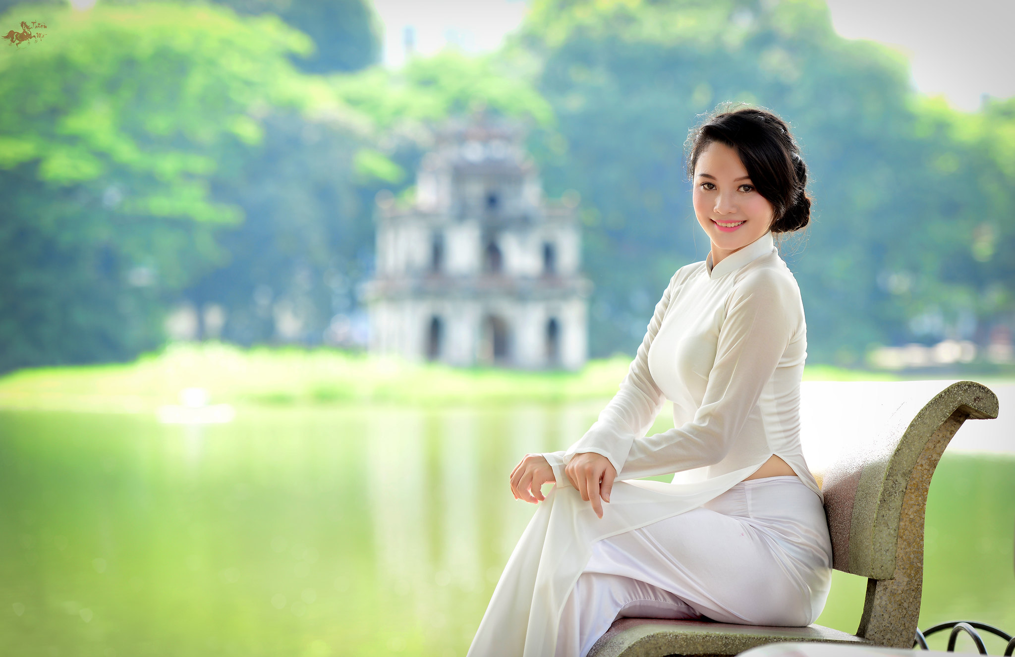 Nổi bật áo dài trắng [VHLGO1]