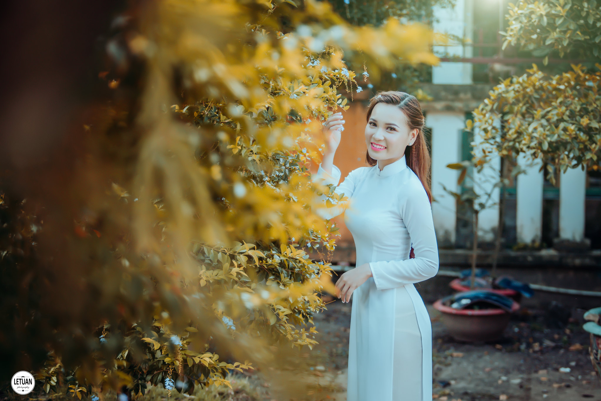 Áo dài trắng nổi bật hoa [IM44OF]