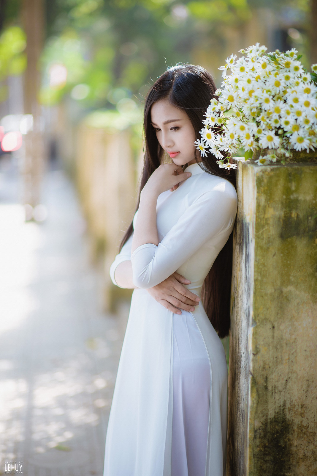 Sang trọng áo dài trắng tinh khôi [DVBD98]