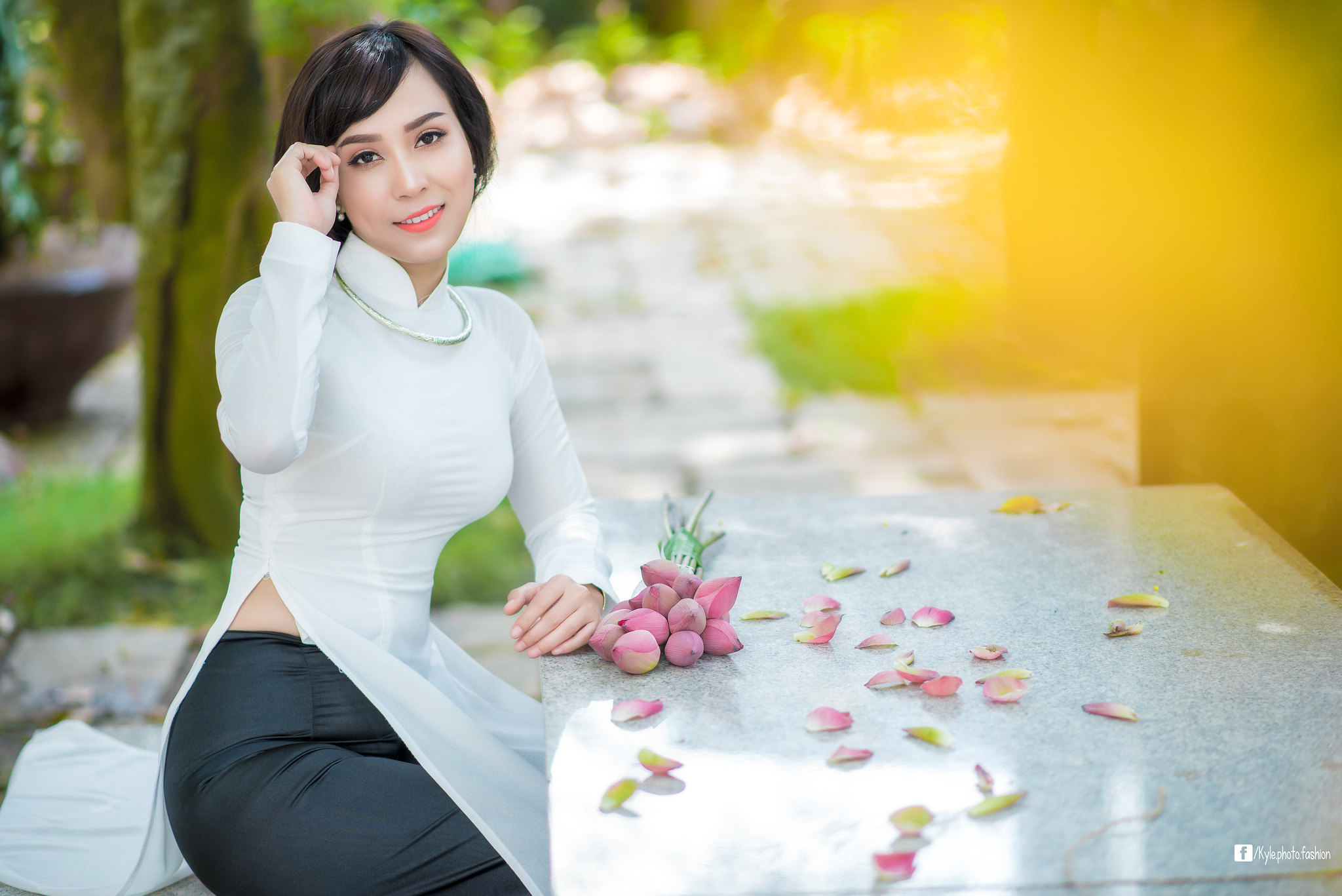 Áo dài trắng kiêu sa [R6FIW3]