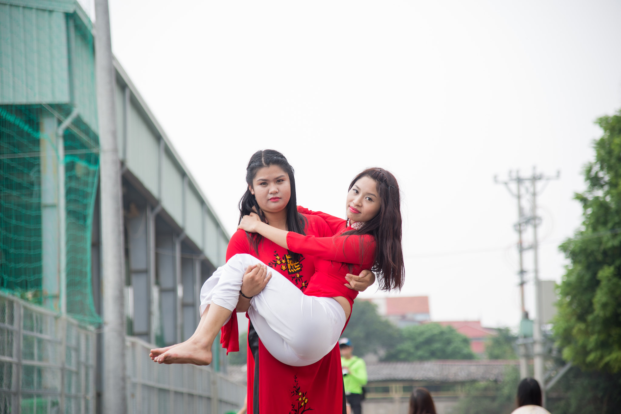 Áo dài trắng cuốn hút bồng bế [S3OFLC]
