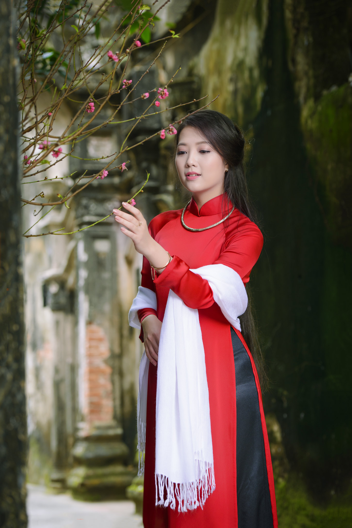 Áo dài trắng thanh lịch [4NX7D5]