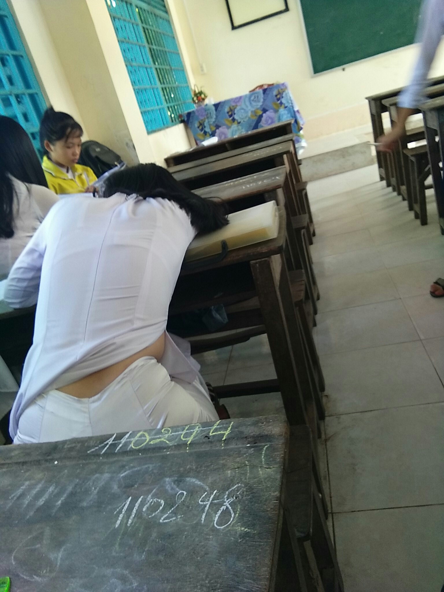 Áo dài trắng tuyển chọn lớp học [N5NLEW]