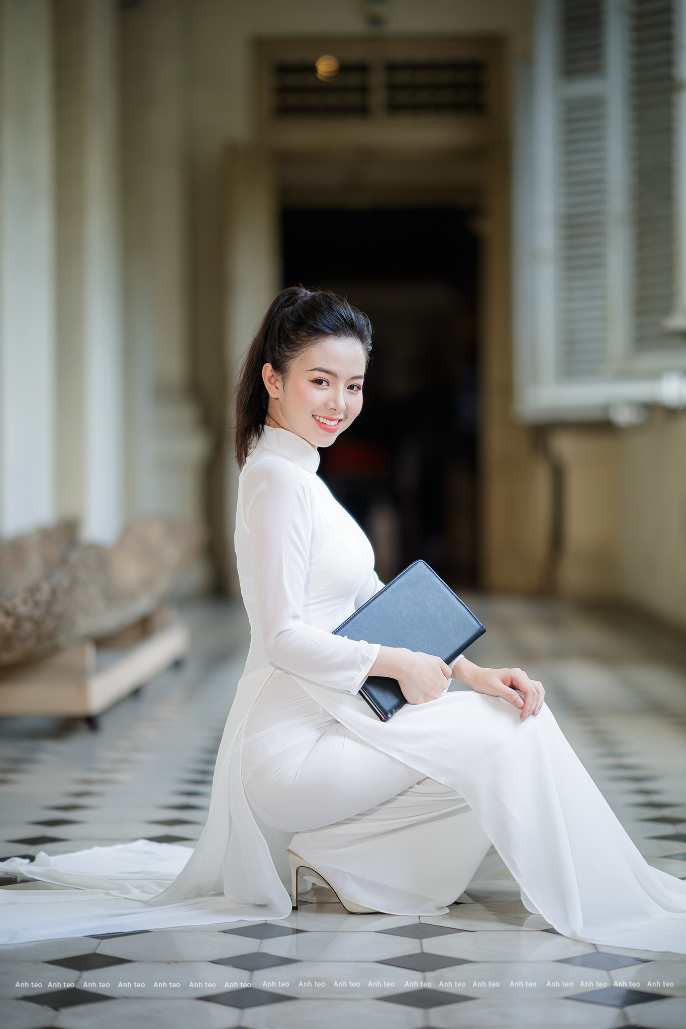 Áo dài trắng yêu kiều cặp táp [UYEXXU]