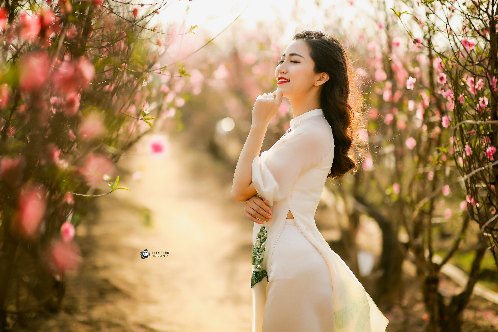 Áo dài trắng hoa đào sang trọng [PBTSCB]