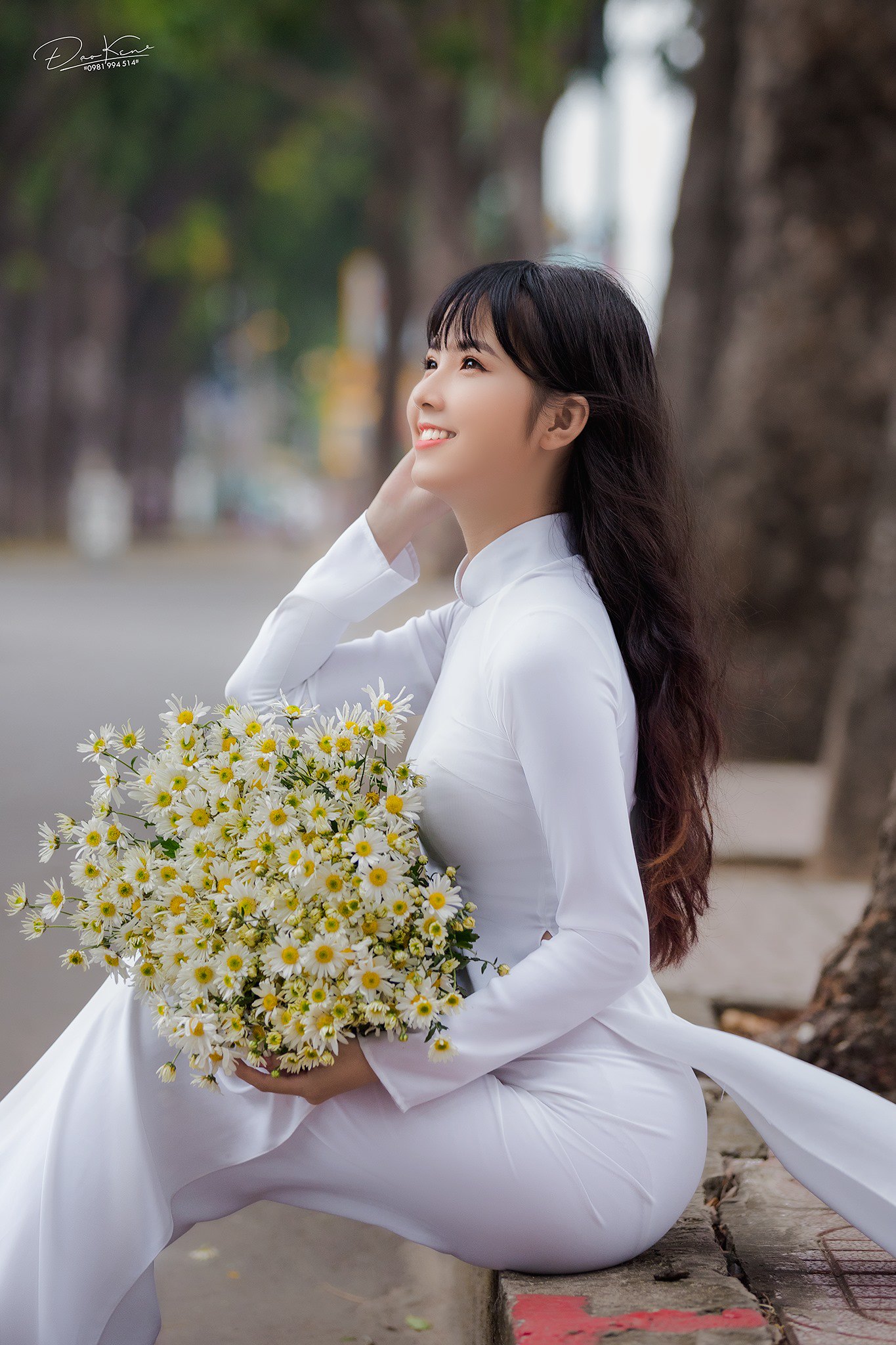 Áo dài trắng bộ sưu tập hoa đậm chất Việt [O1FYL7]