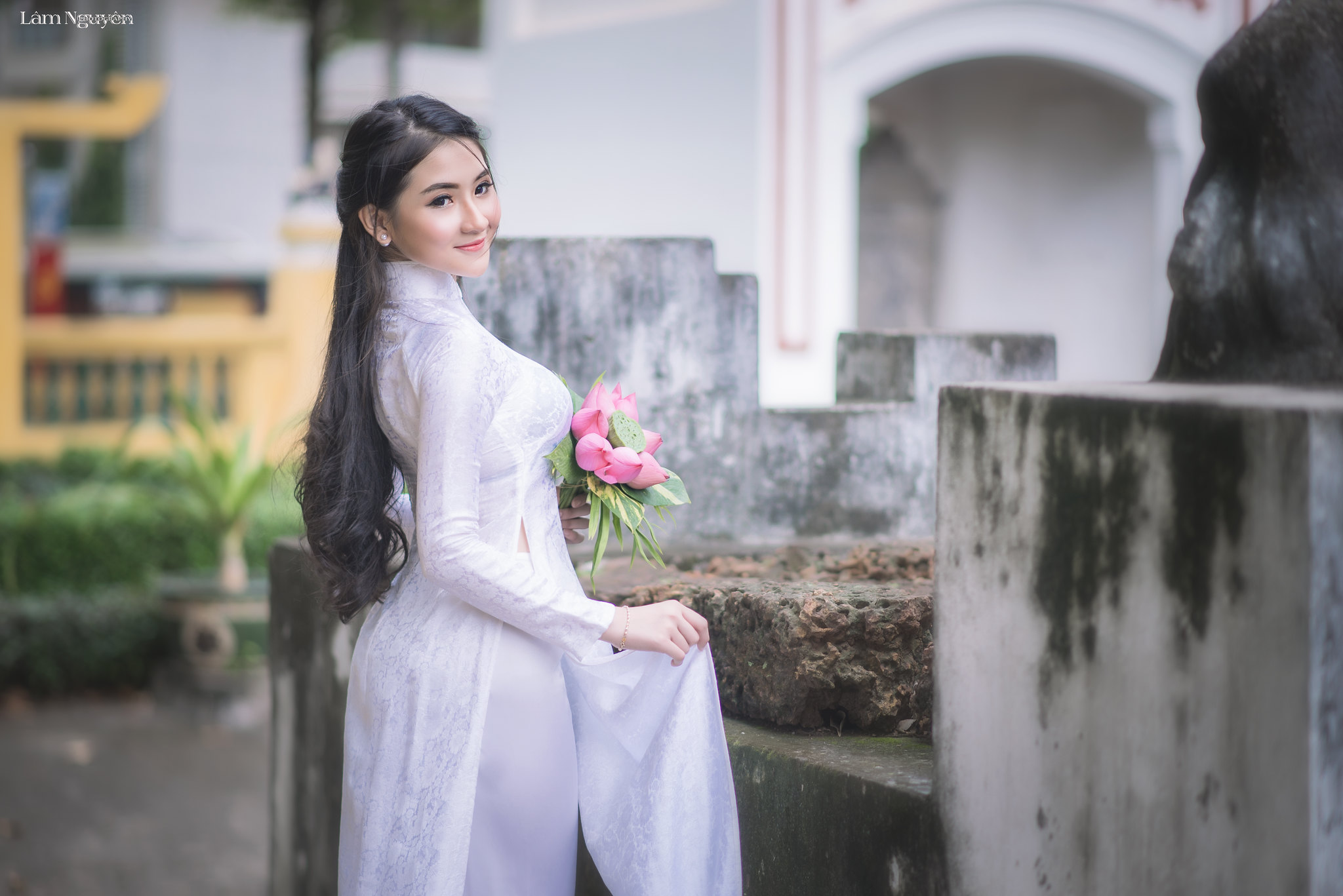 Áo dài trắng khoảnh khắc tươi tắn truyền thống [WYIJ1M]