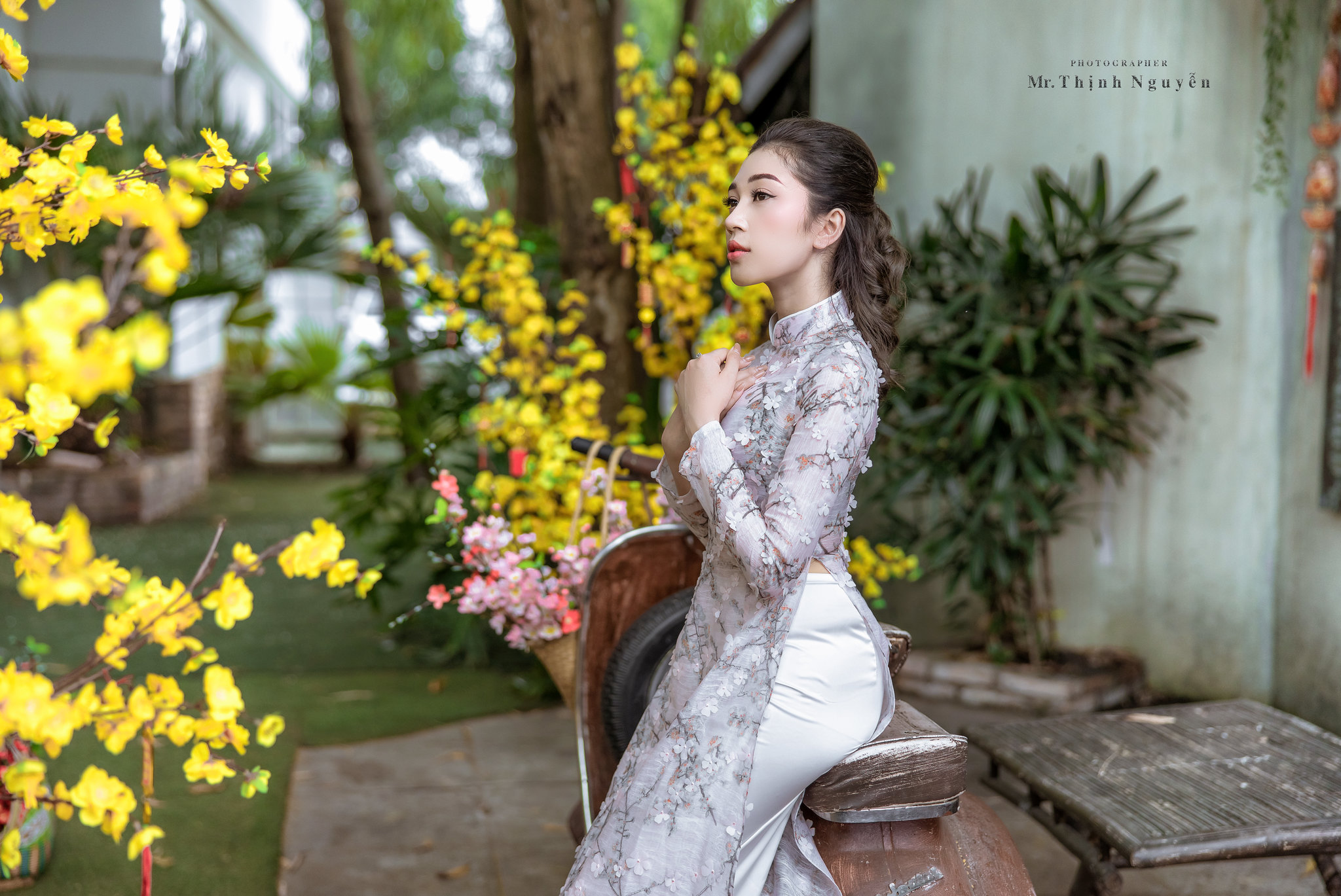 Áo dài trắng tà áo dài đón tết nền nã [AGWRV7]
