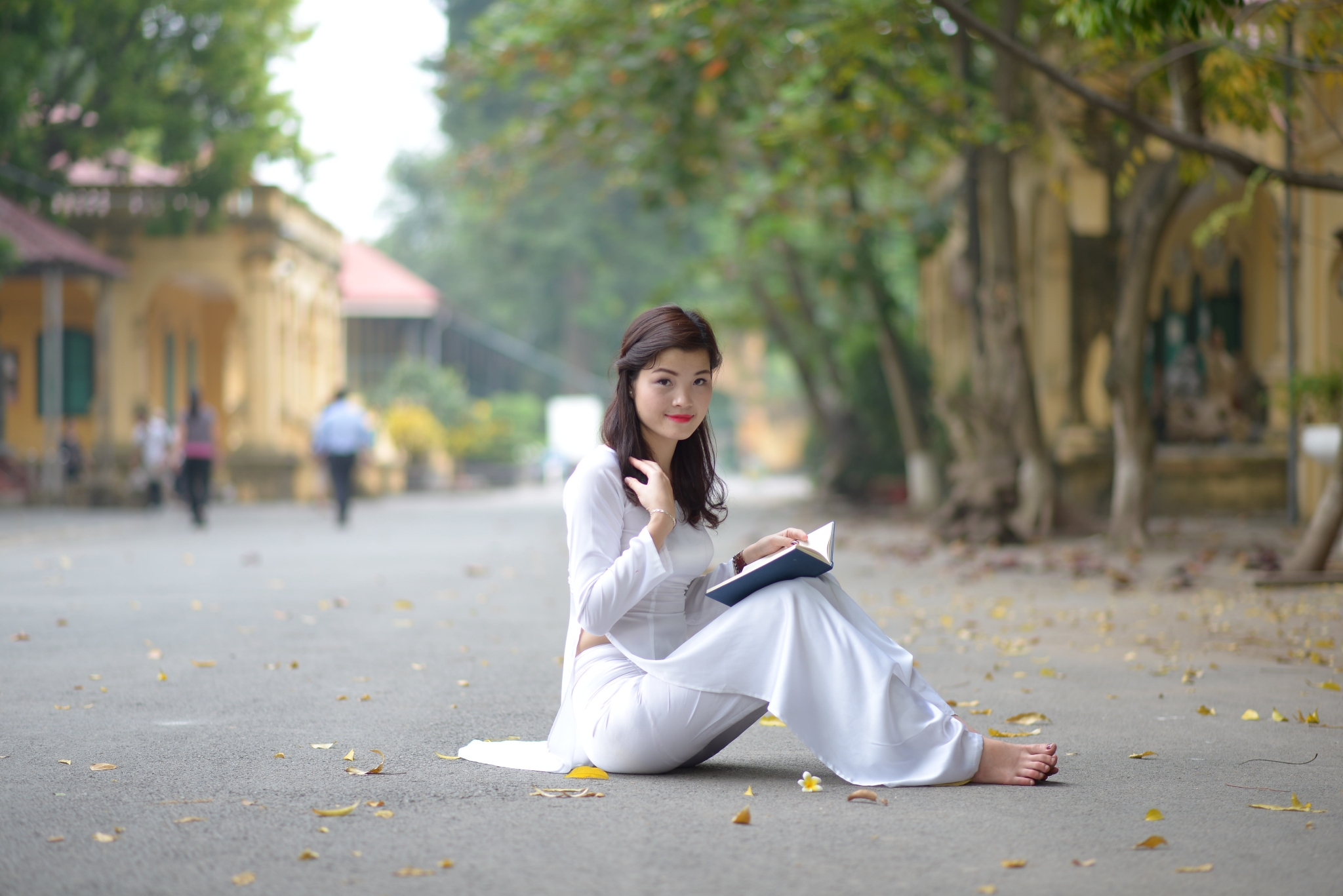 Người đẹp áo dài trắng quý phái áo dài trắng [ZMULH9]