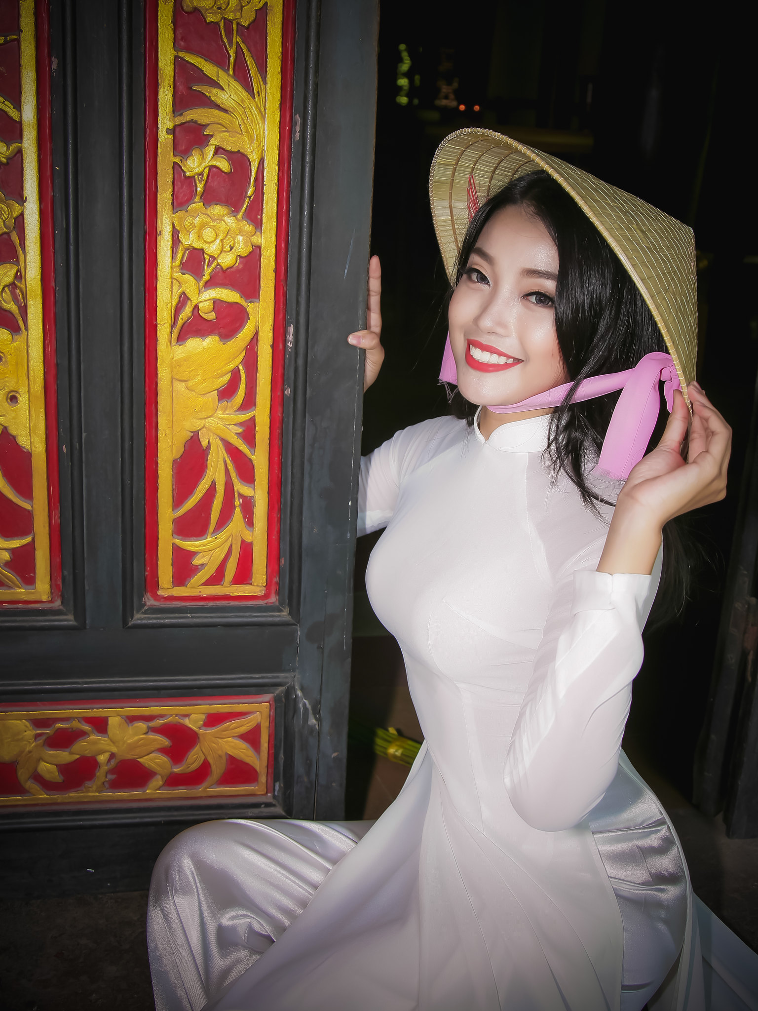 Cuốn hút áo dài trắng cổ kính [3HTWOS]