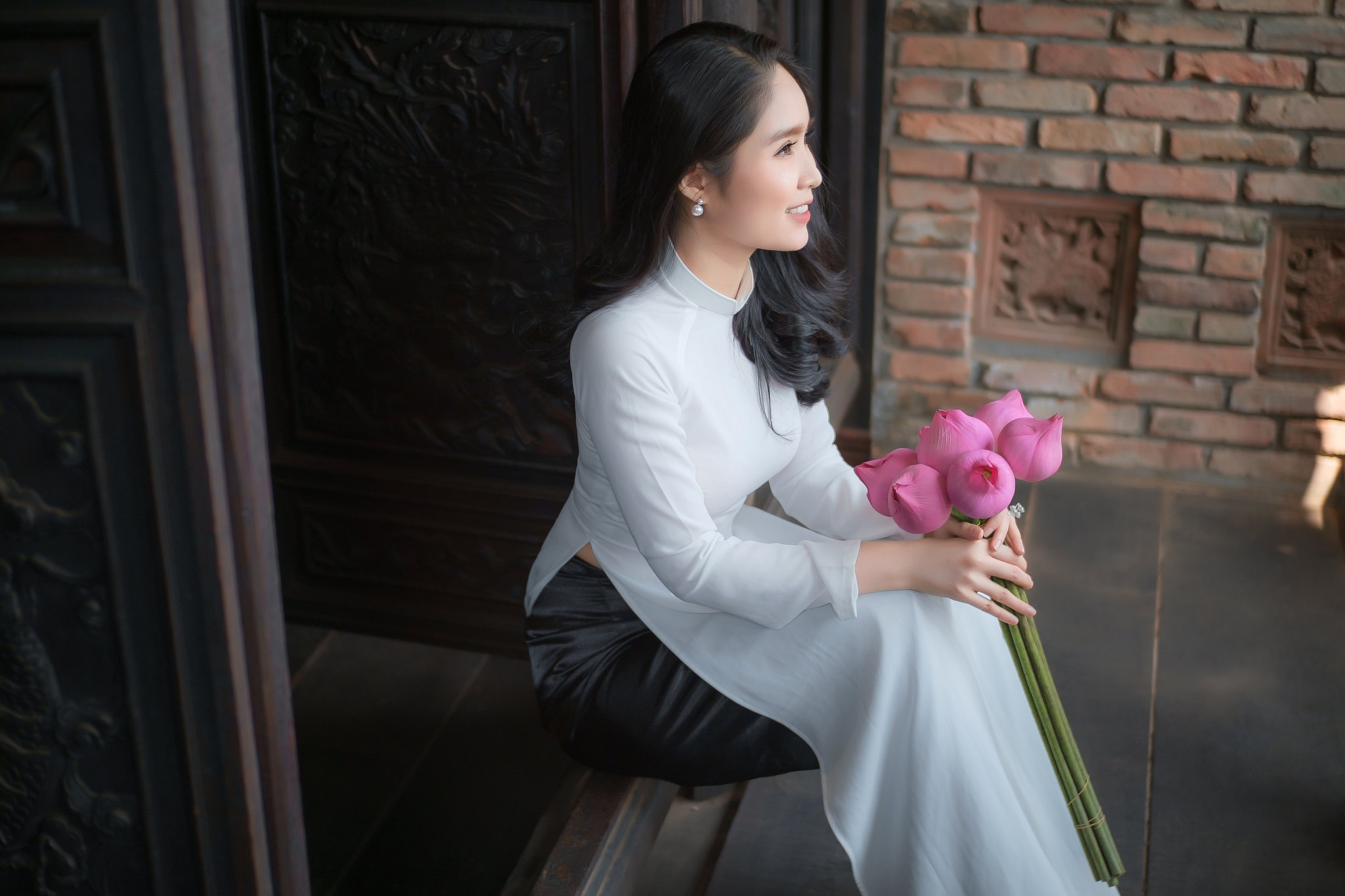 Áo dài trắng hoa sen nhẹ nhàng [WDLTTQ]