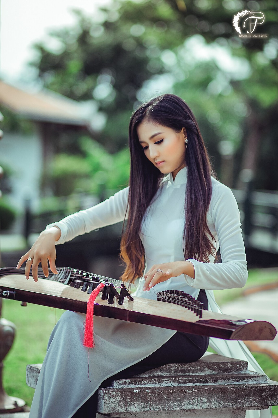 Áo dài trắng cổ kính thanh nhã [OM1T8E]