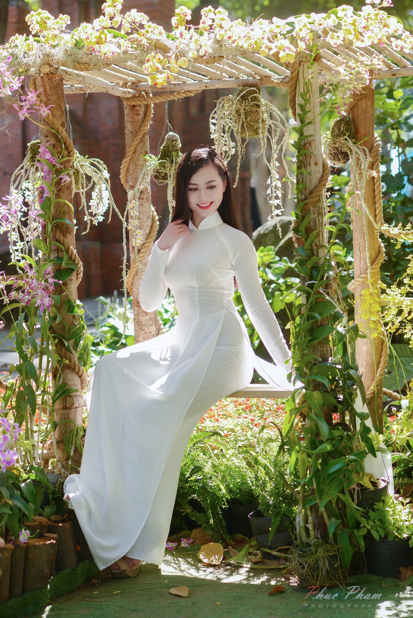 Áo dài trắng tinh khôi thướt tha [NFGWCE]