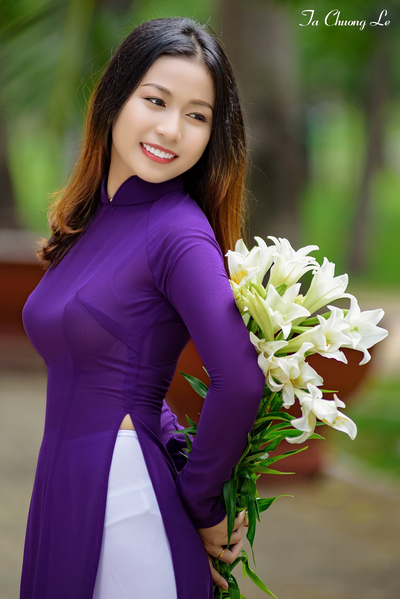 Ảnh áo dài trắng mộc mạc hoa [OK9KA2]