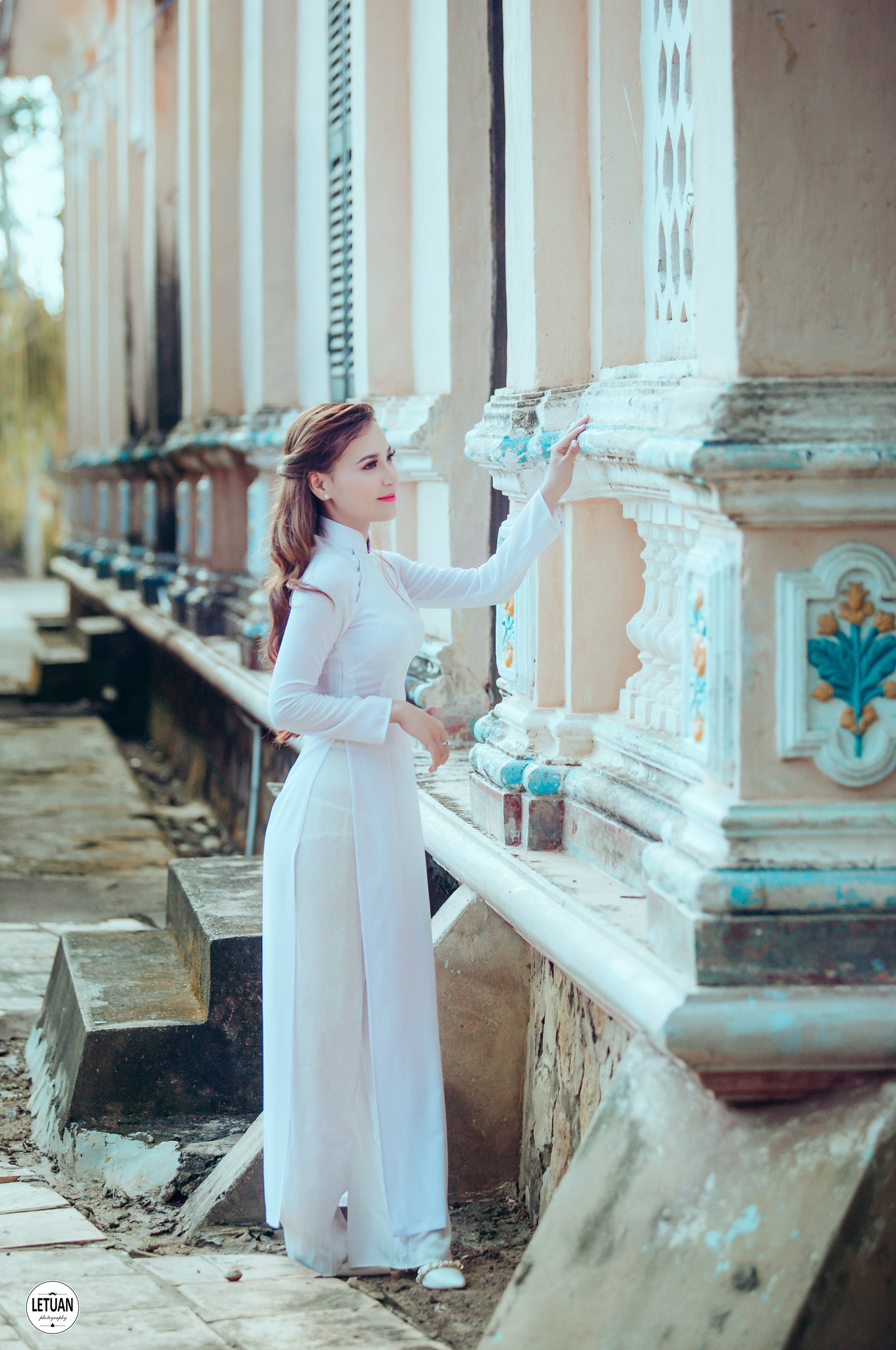 Thanh tao áo dài trắng lễ chùa [E4NZAA]