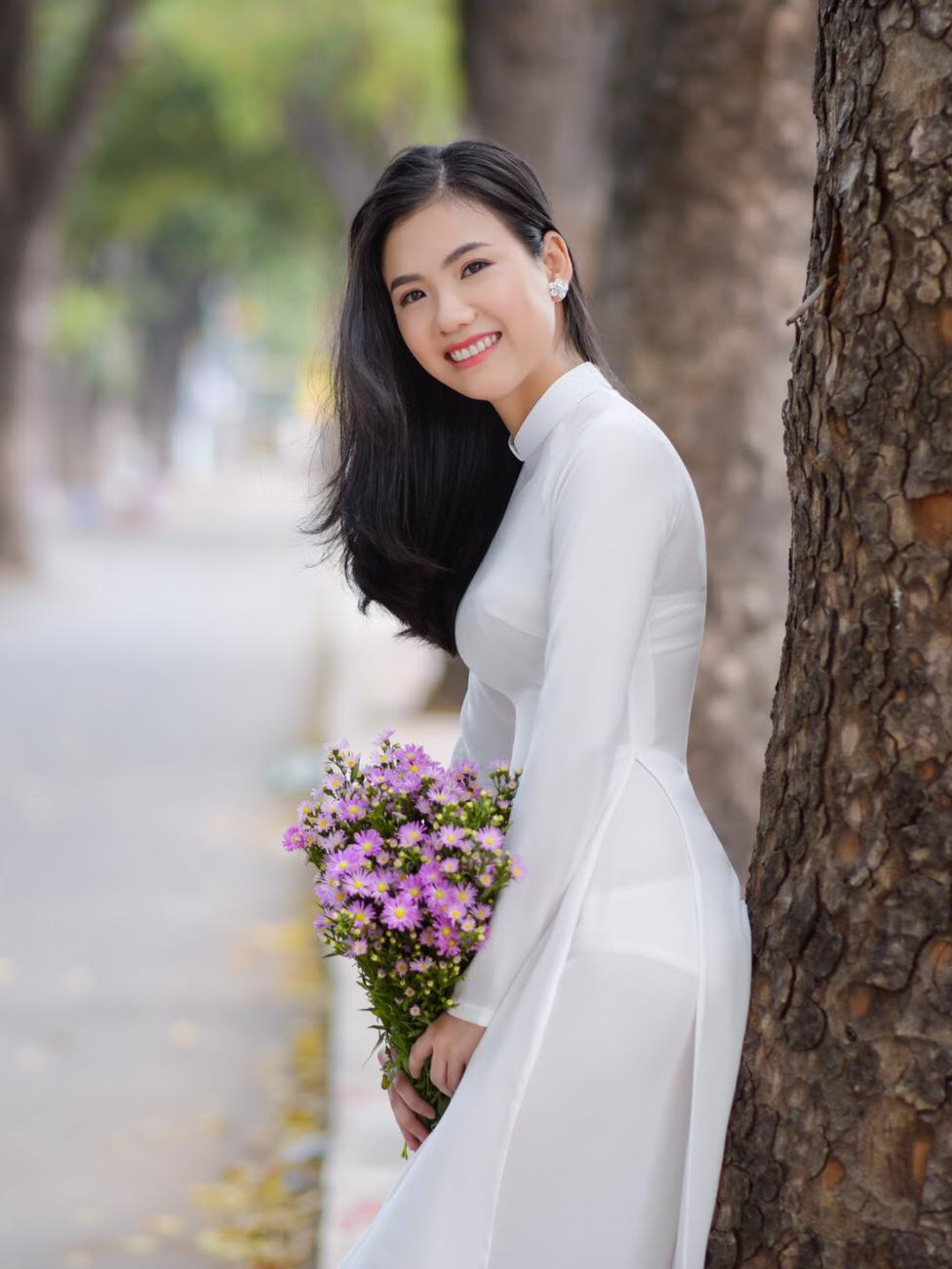 Áo dài trắng rạng rỡ hoa [UIYEM8]