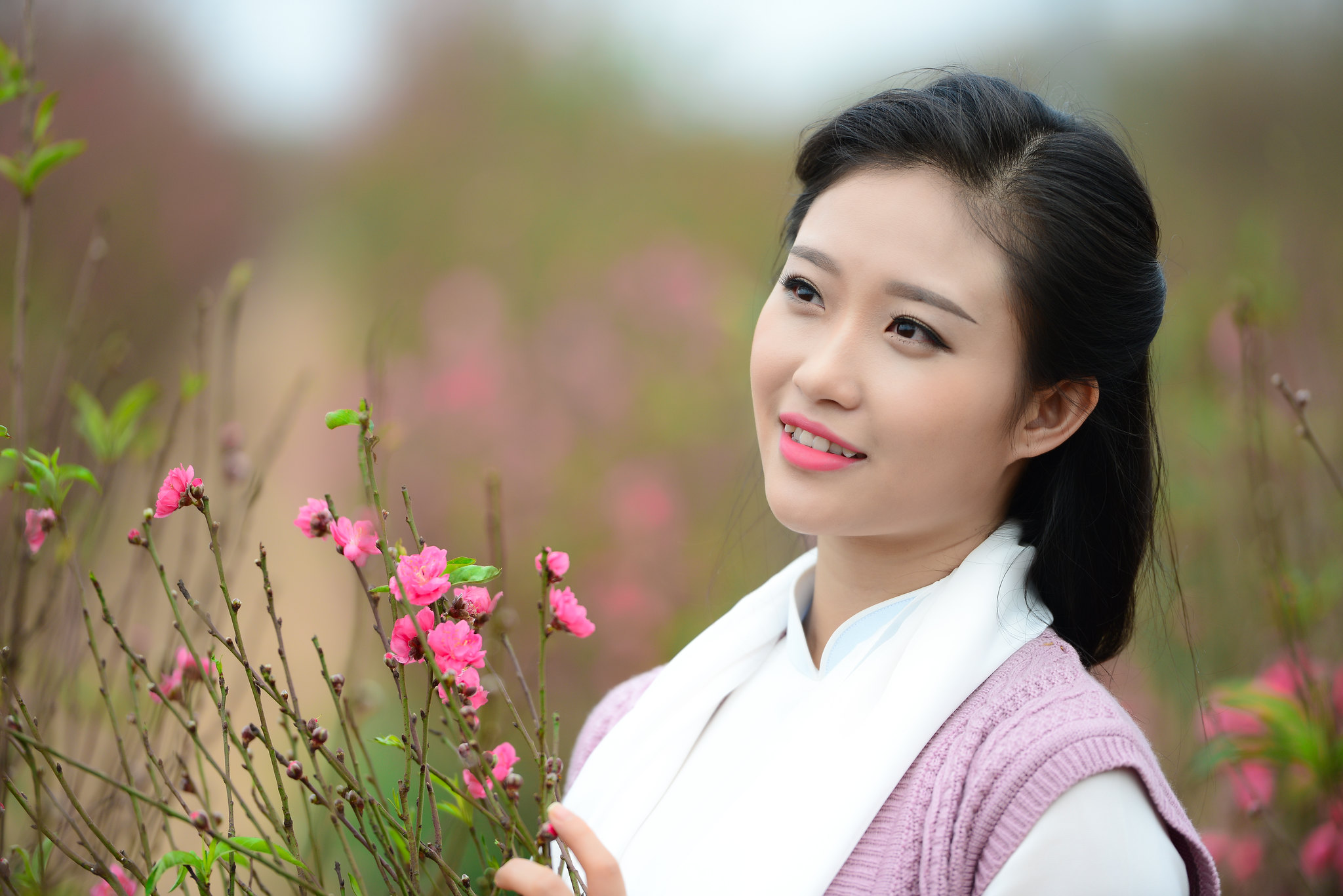 Gái xinh áo dài trắng tinh tế hoa đào [JMBFXC]