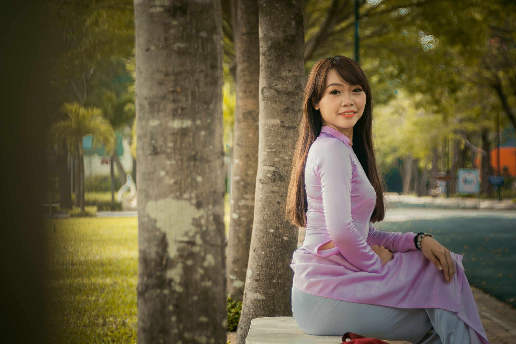 Thuần Việt áo dài hồng ngồi dáng điệu đà [GBNYYR]