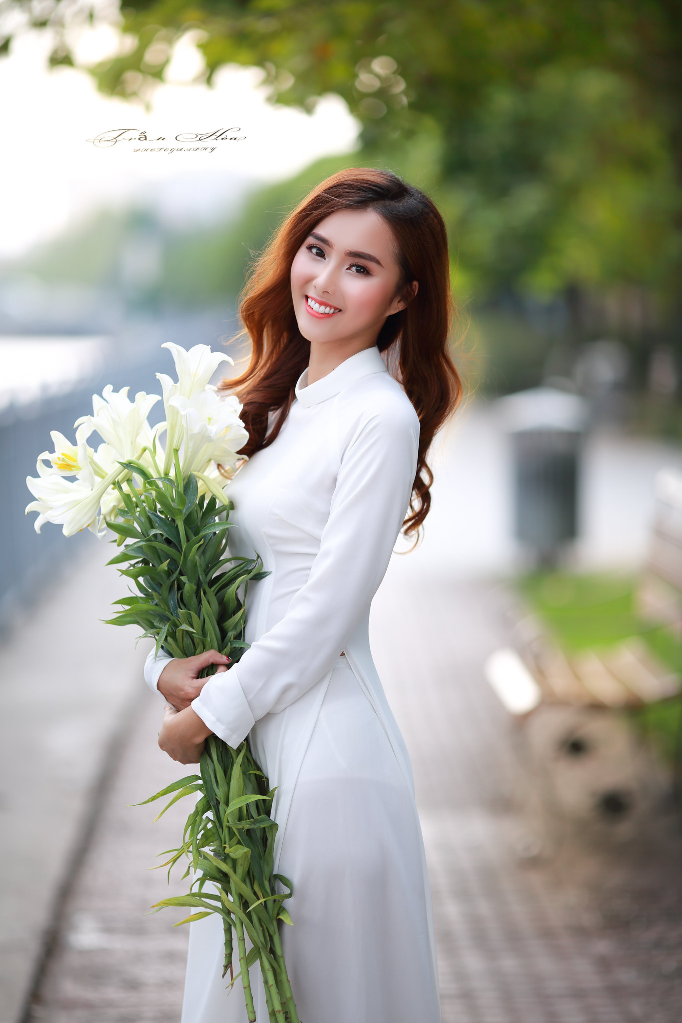 Duyên dáng áo dài trắng hoa [CLVQFR]