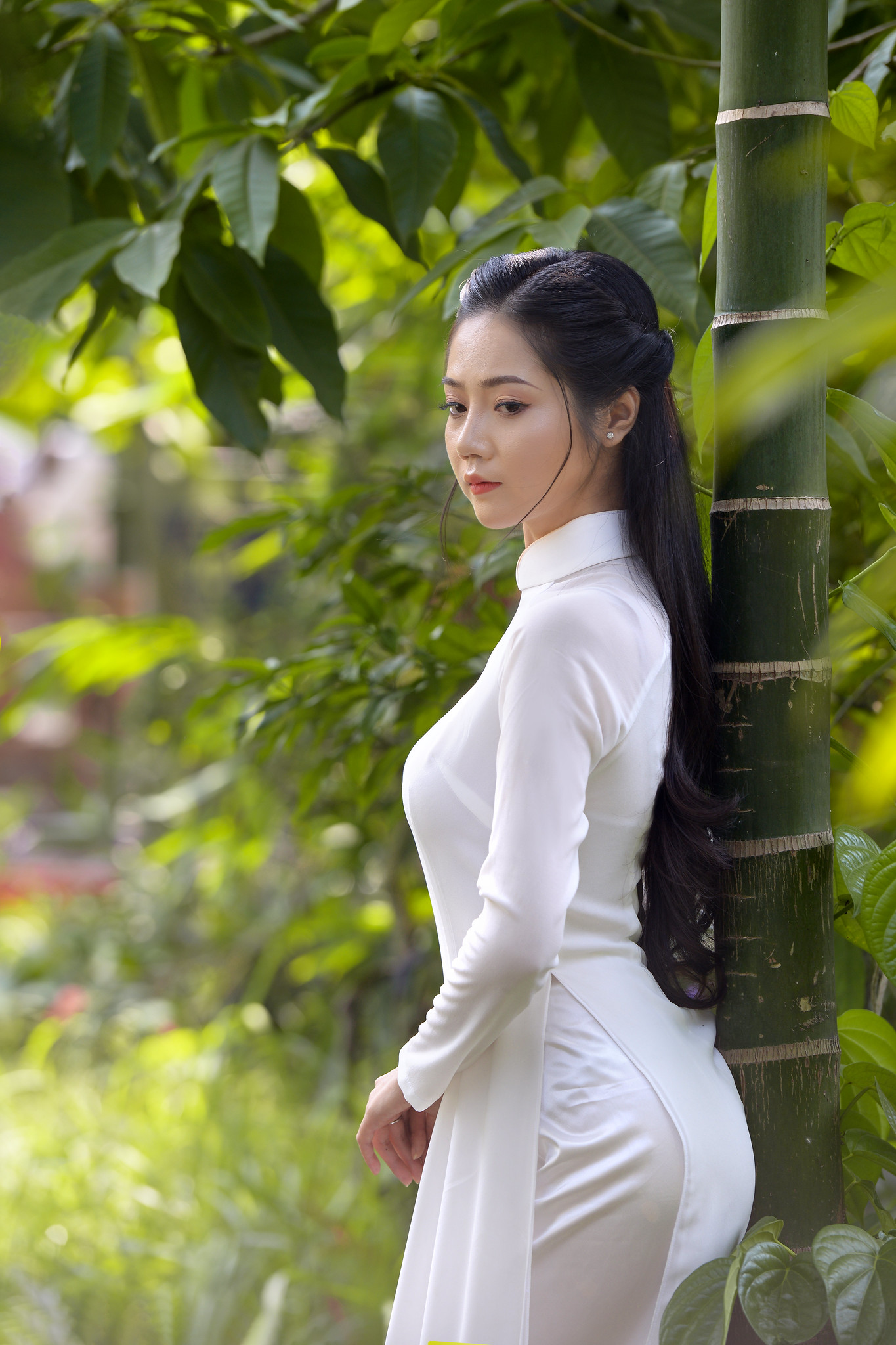 Áo dài trắng hình ảnh tinh khôi [YMUF5Q]