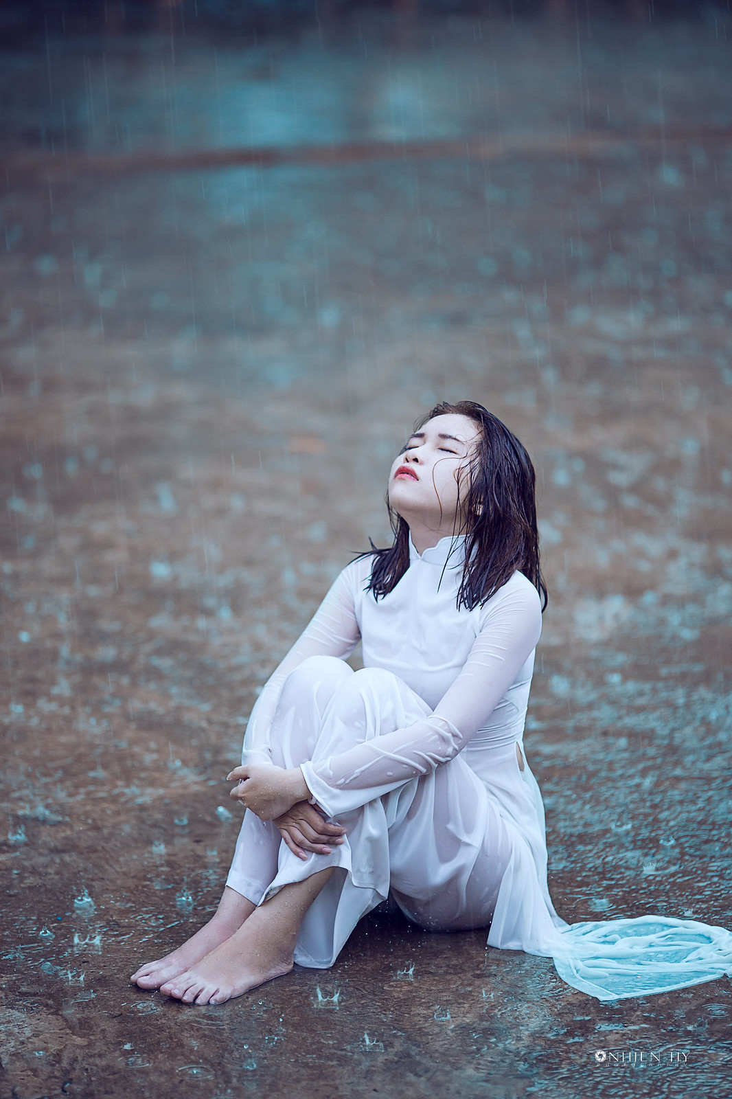 Gái xinh áo dài trắng rạng rỡ ướt [Q1WZYO]