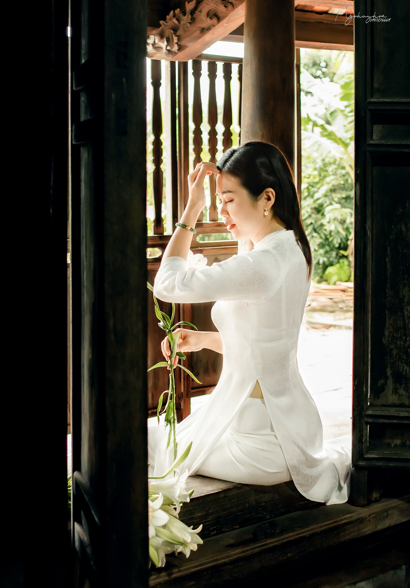 Vẻ đẹp áo dài trắng ấn tượng [17Q0QU]