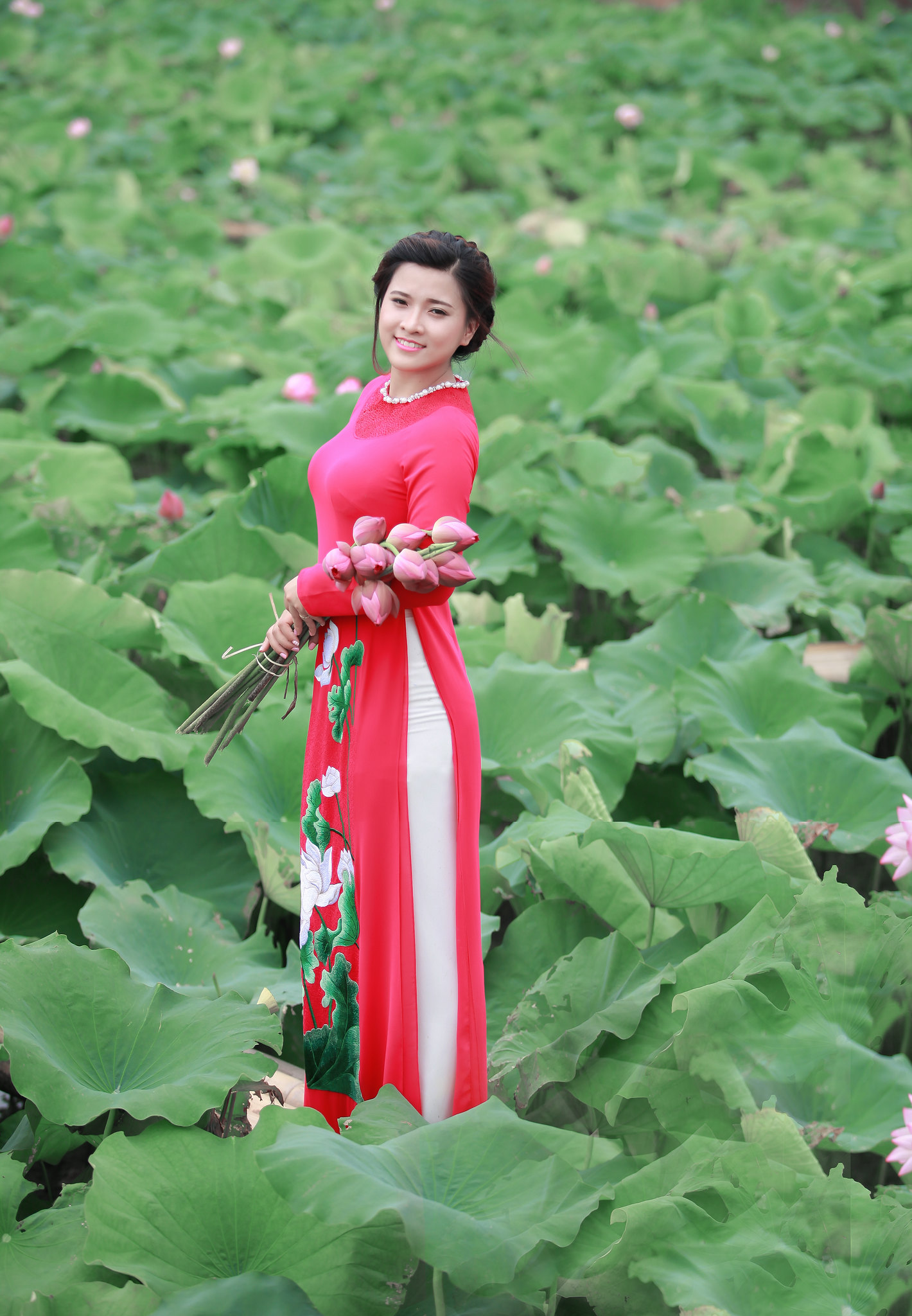 Áo dài hồng thanh lịch hoa sen [ZKAFOY]