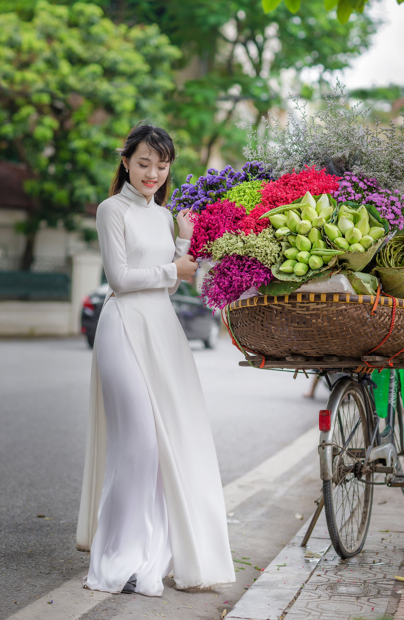 Vẻ đẹp Việt Nam tà áo dài hoa [U77NYS]