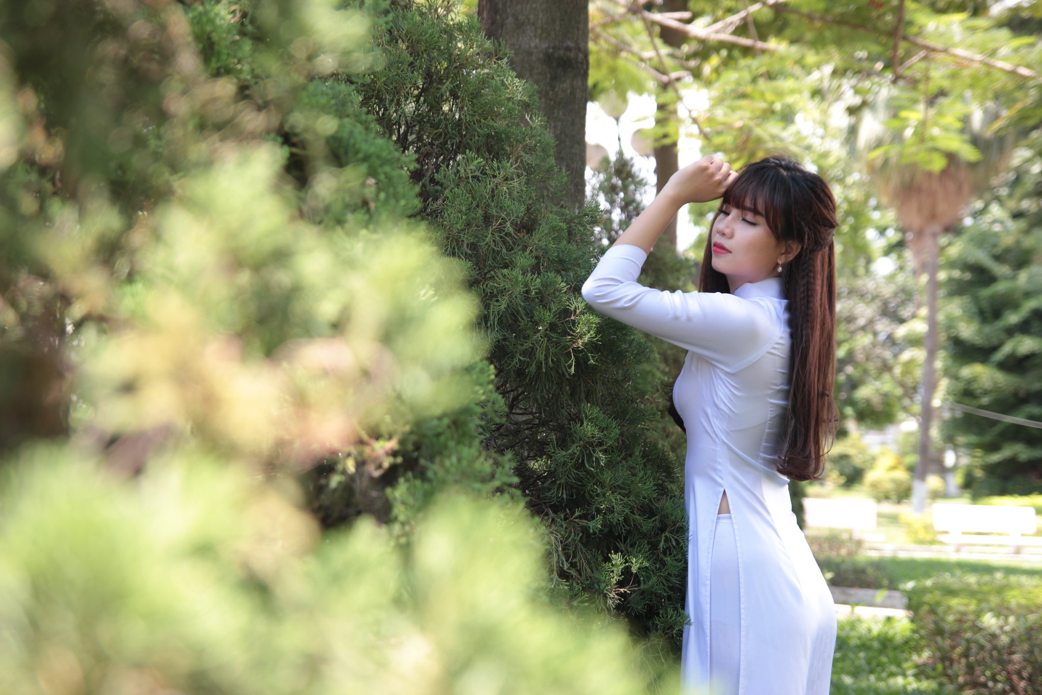 Áo dài trắng thướt tha mong manh [7JORNG]