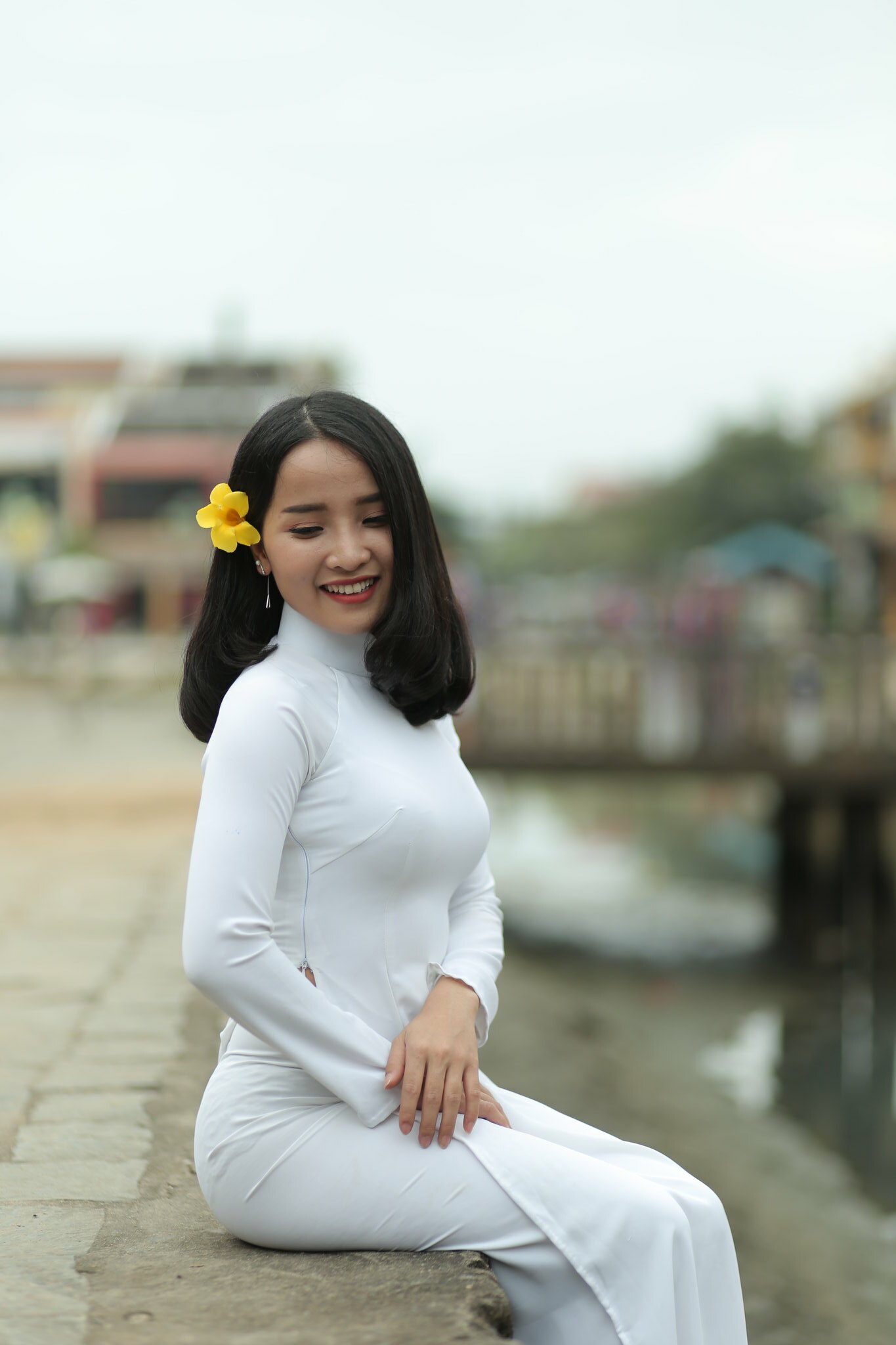 Áo dài trắng tinh tế [AE8FOQ]