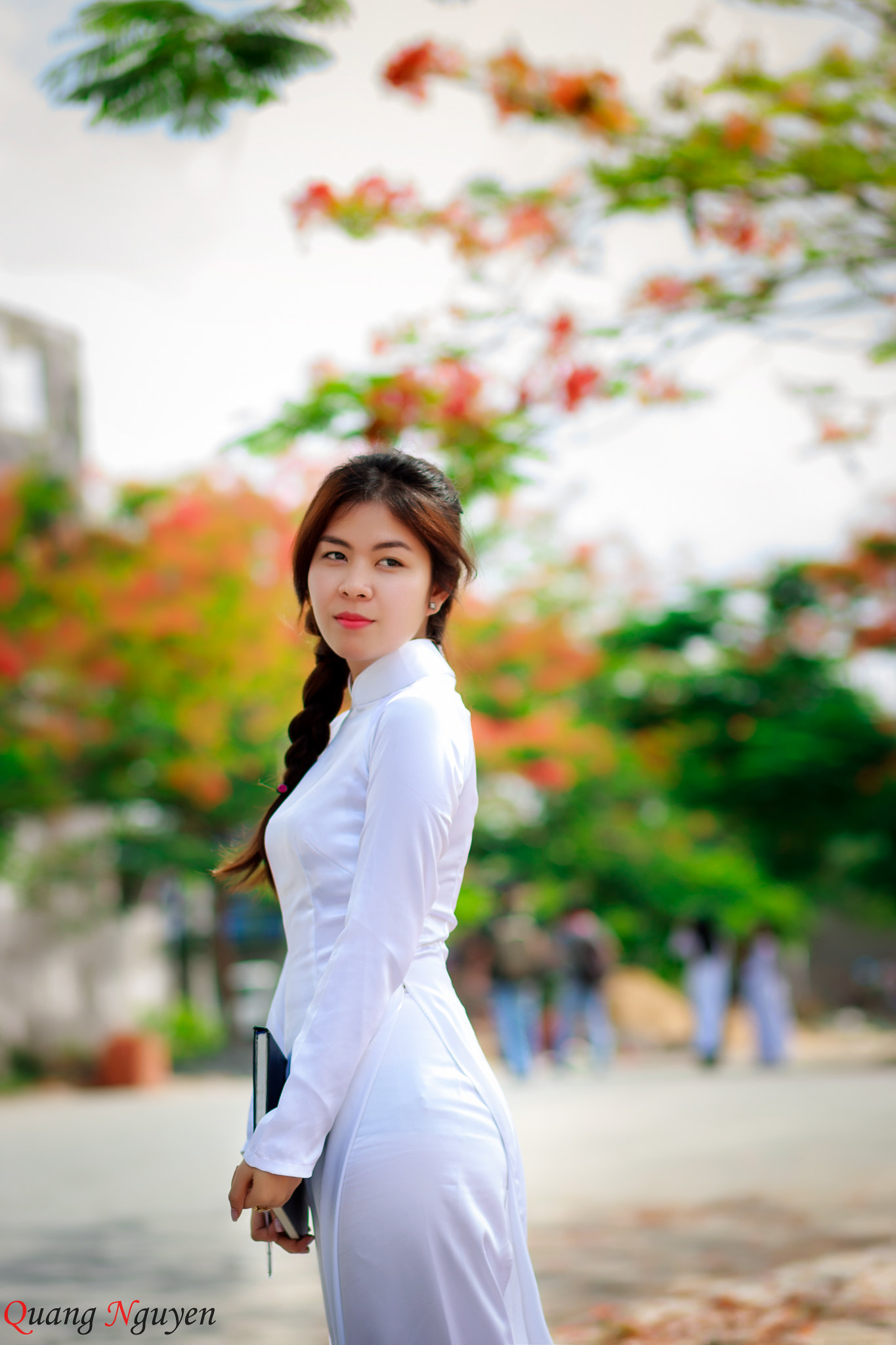 Áo dài trắng hài hòa hoa phượng [MMETOM]