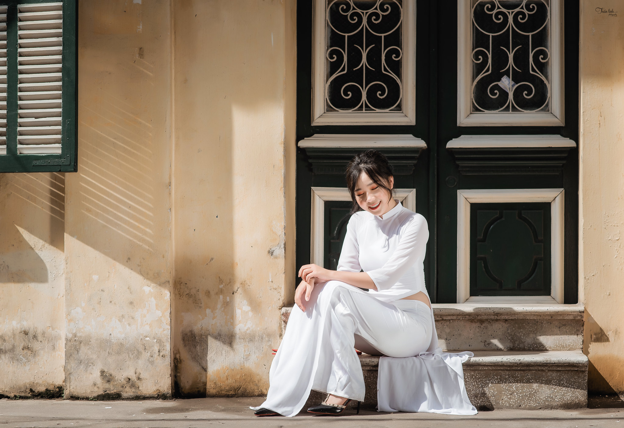 Áo dài trắng nắng hài hòa [HYWMDK]