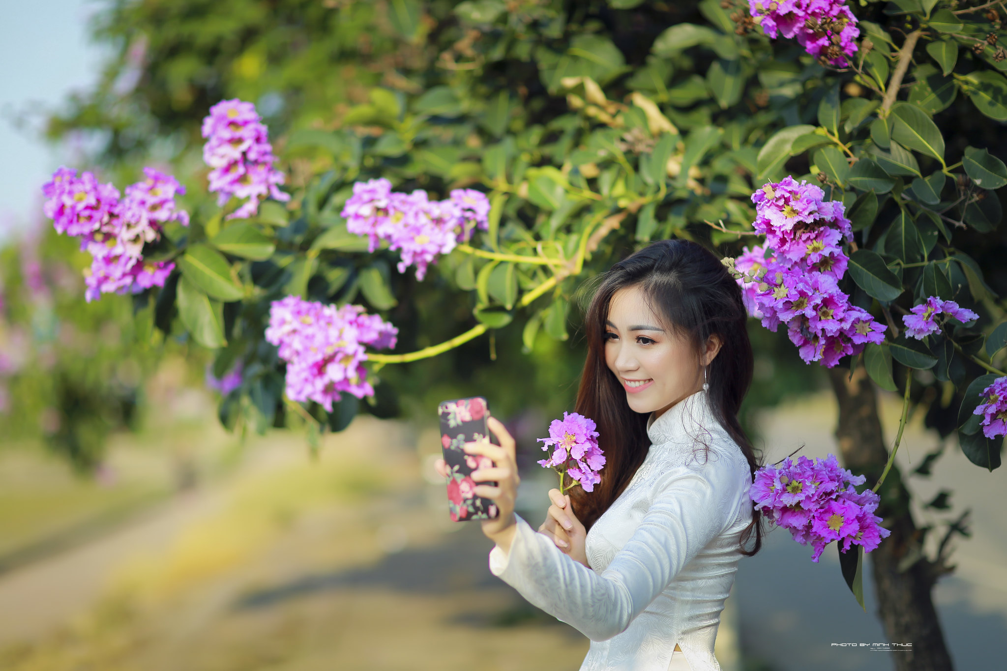 Áo dài trắng hoa nữ tính [TGHNJ0]