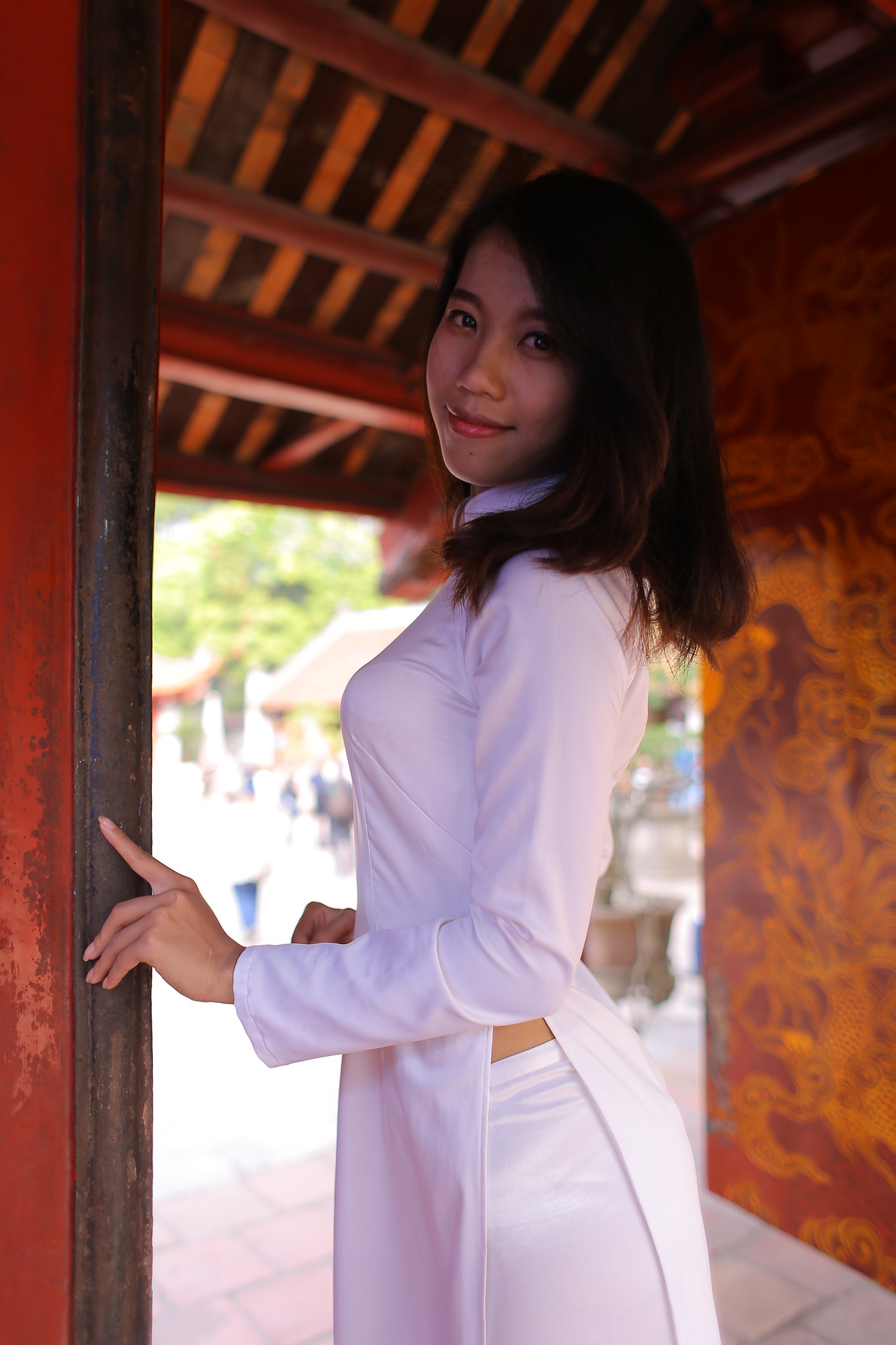 Áo dài trắng tinh khôi lễ chùa [6T3DEB]