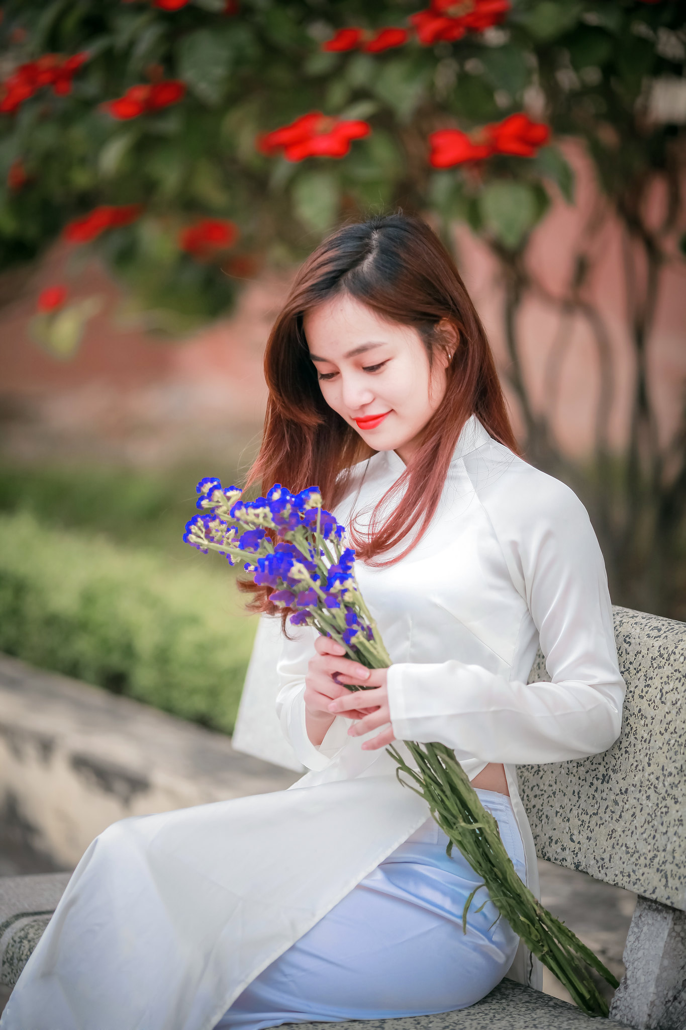 Áo dài trắng tà áo dài hoa mong manh [VPOPYK]