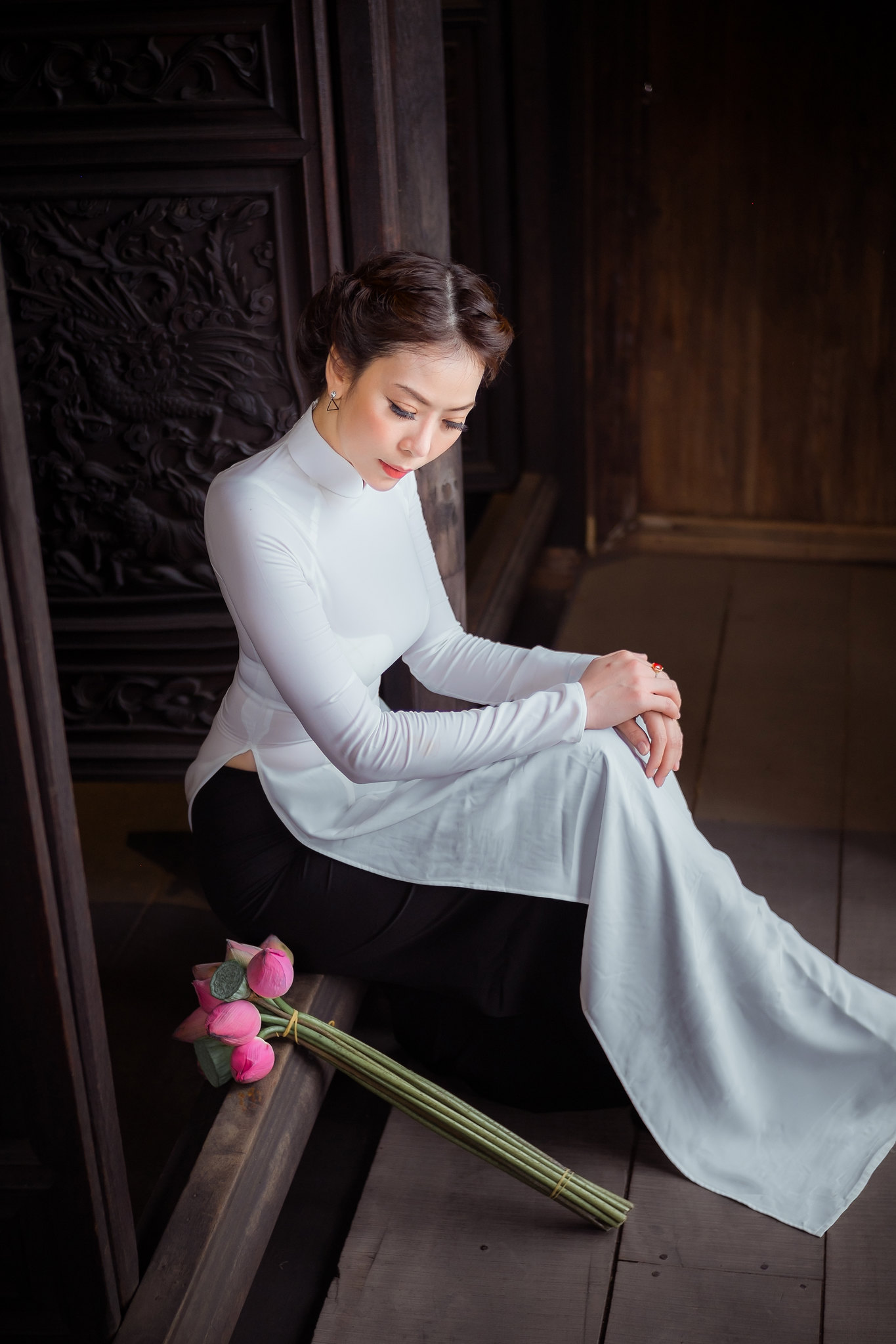 Áo dài trắng thanh xuân cổ kính [Z4PYSZ]