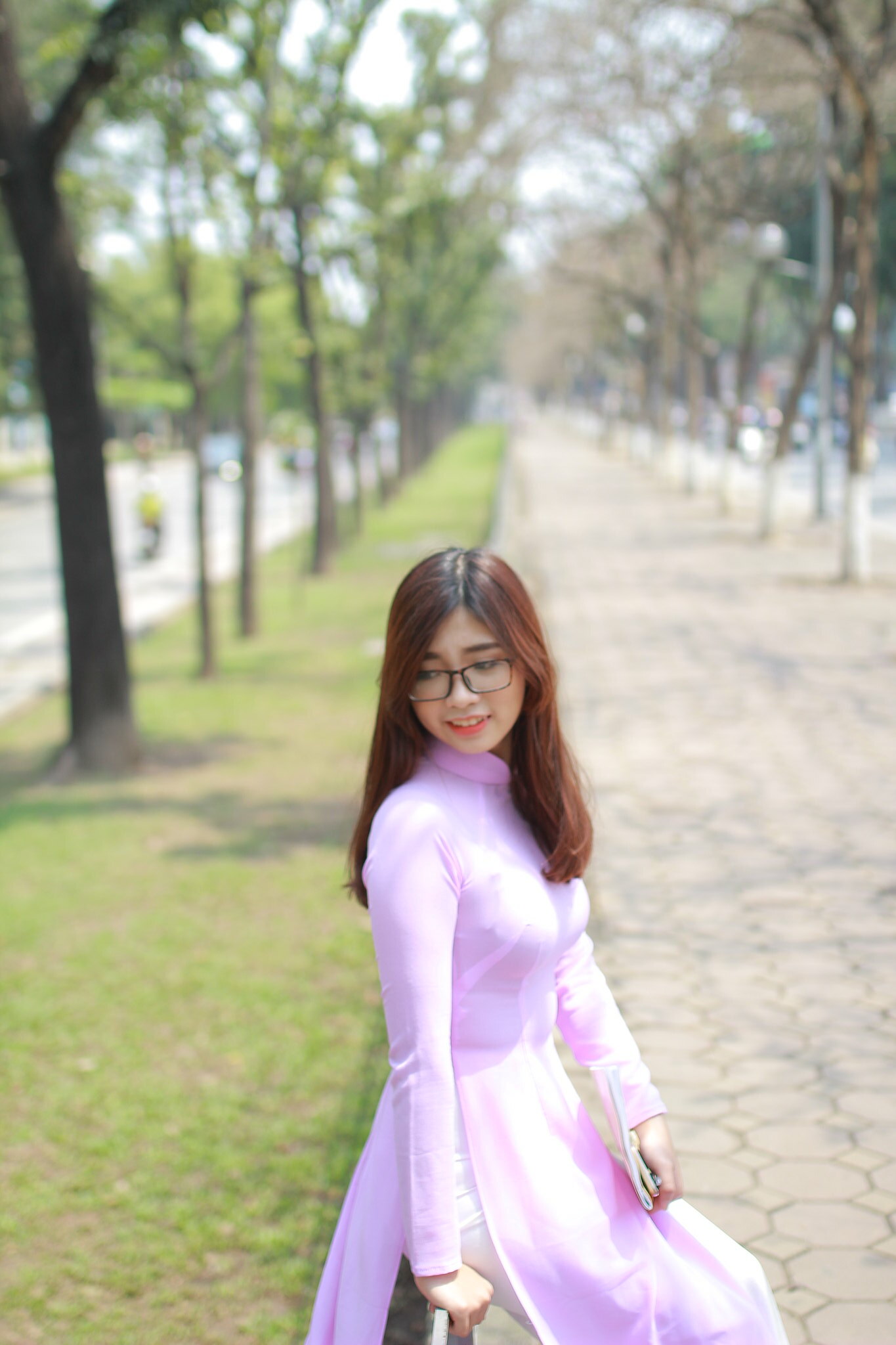 Áo dài hồng mắt kính thanh xuân [WIWZMI]