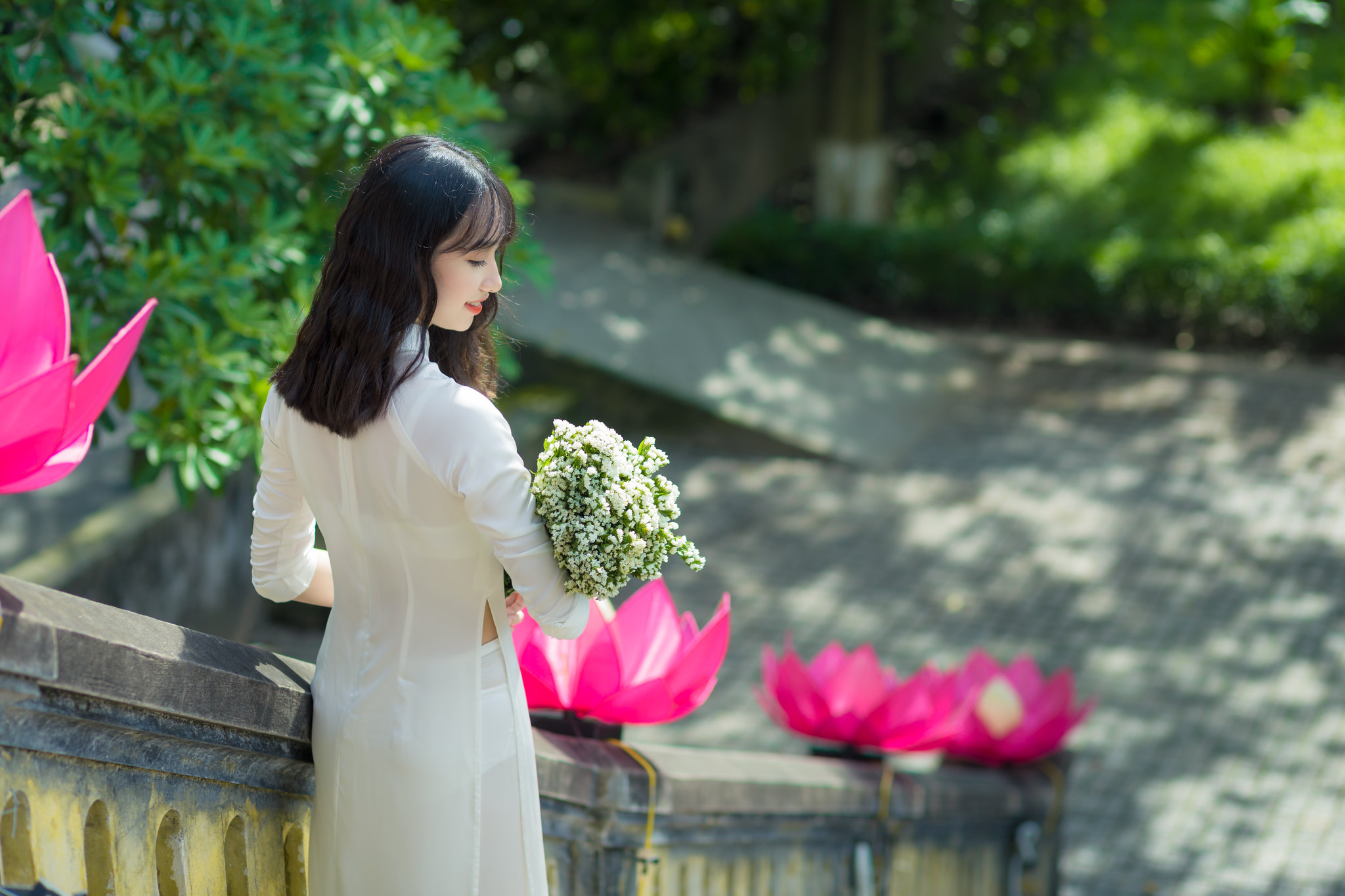 Áo dài trắng thiếu nữ hoa sen kiêu sa [FJ9YTS]