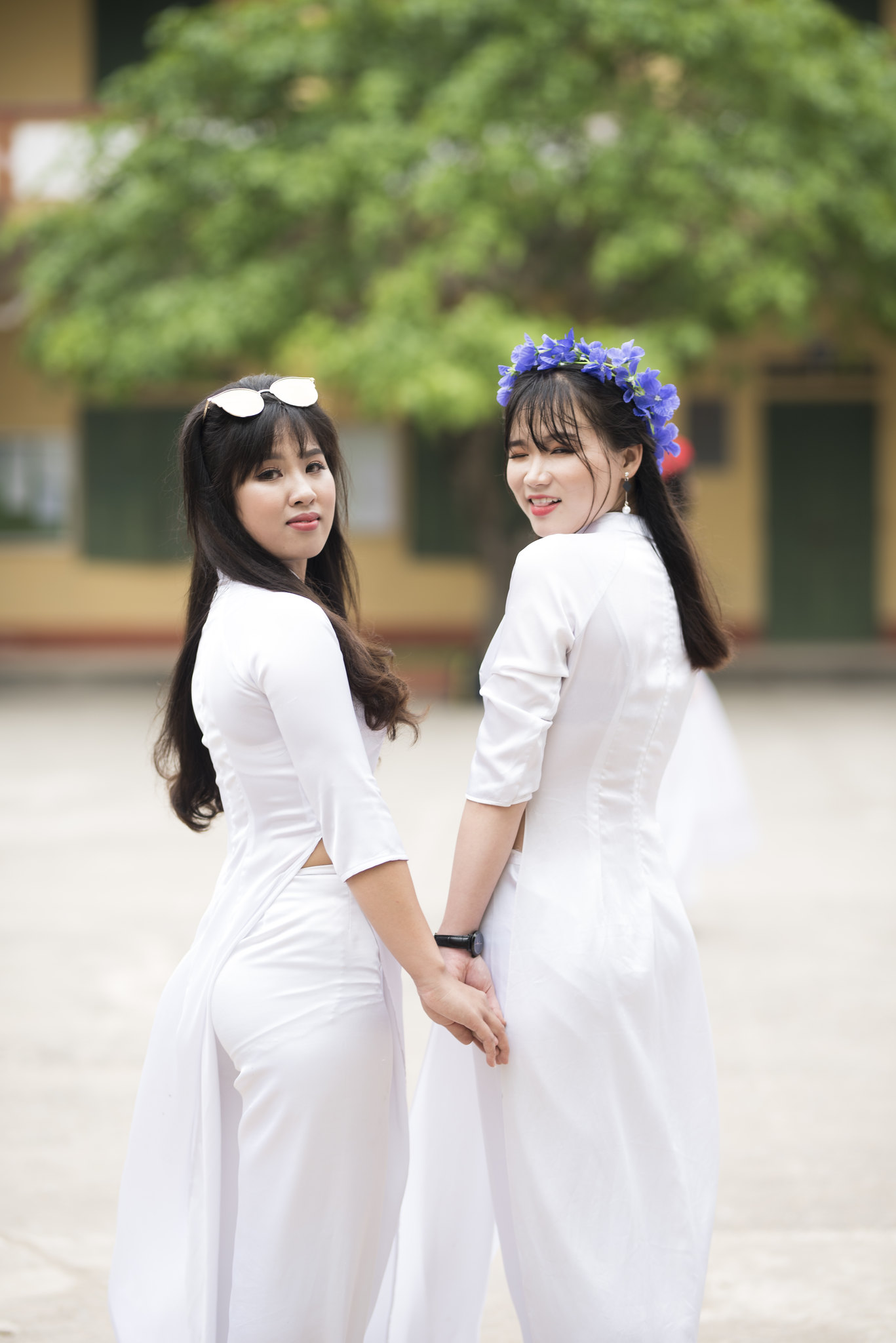 Đằm thắm áo dài trắng chị chị em em [9C6XPP]