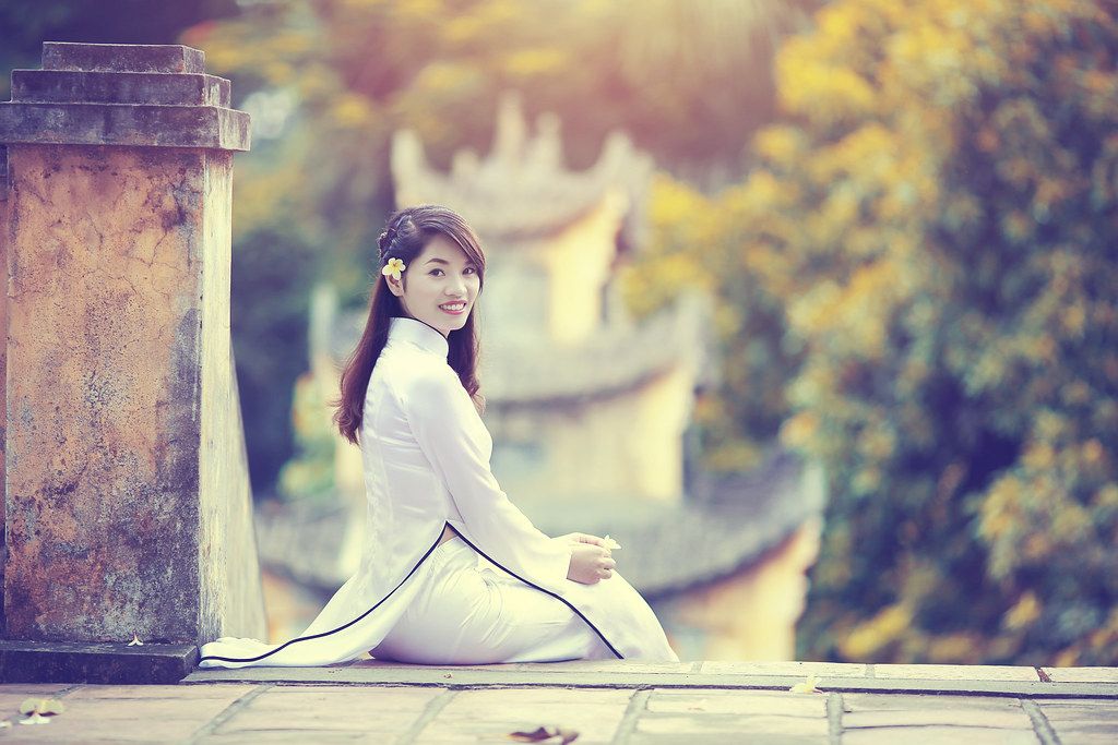 Thiếu nữ áo dài trắng mong manh nữ sinh [VHIFLA]