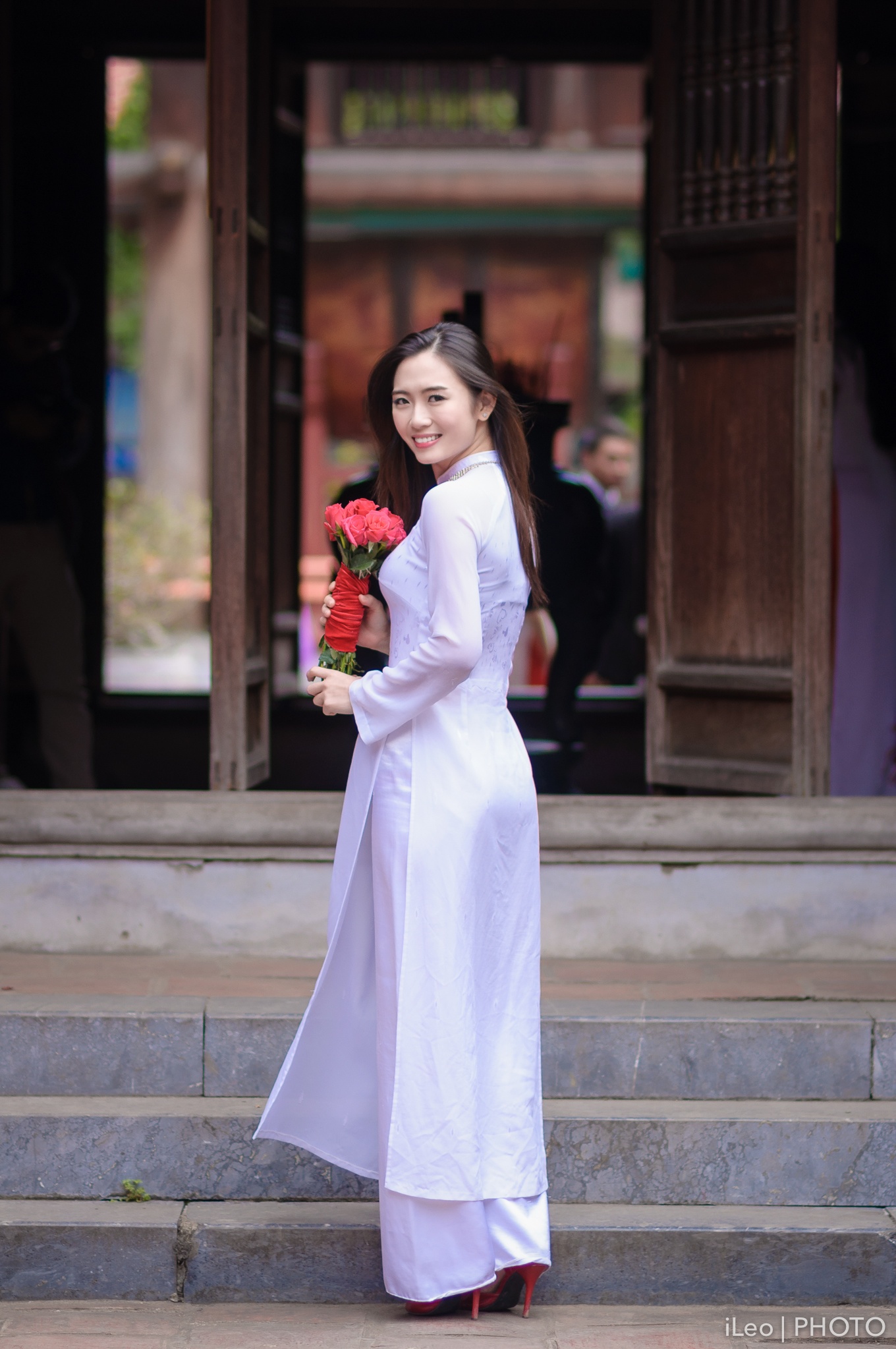 Áo dài trắng nhẹ nhàng [AVU4MR]