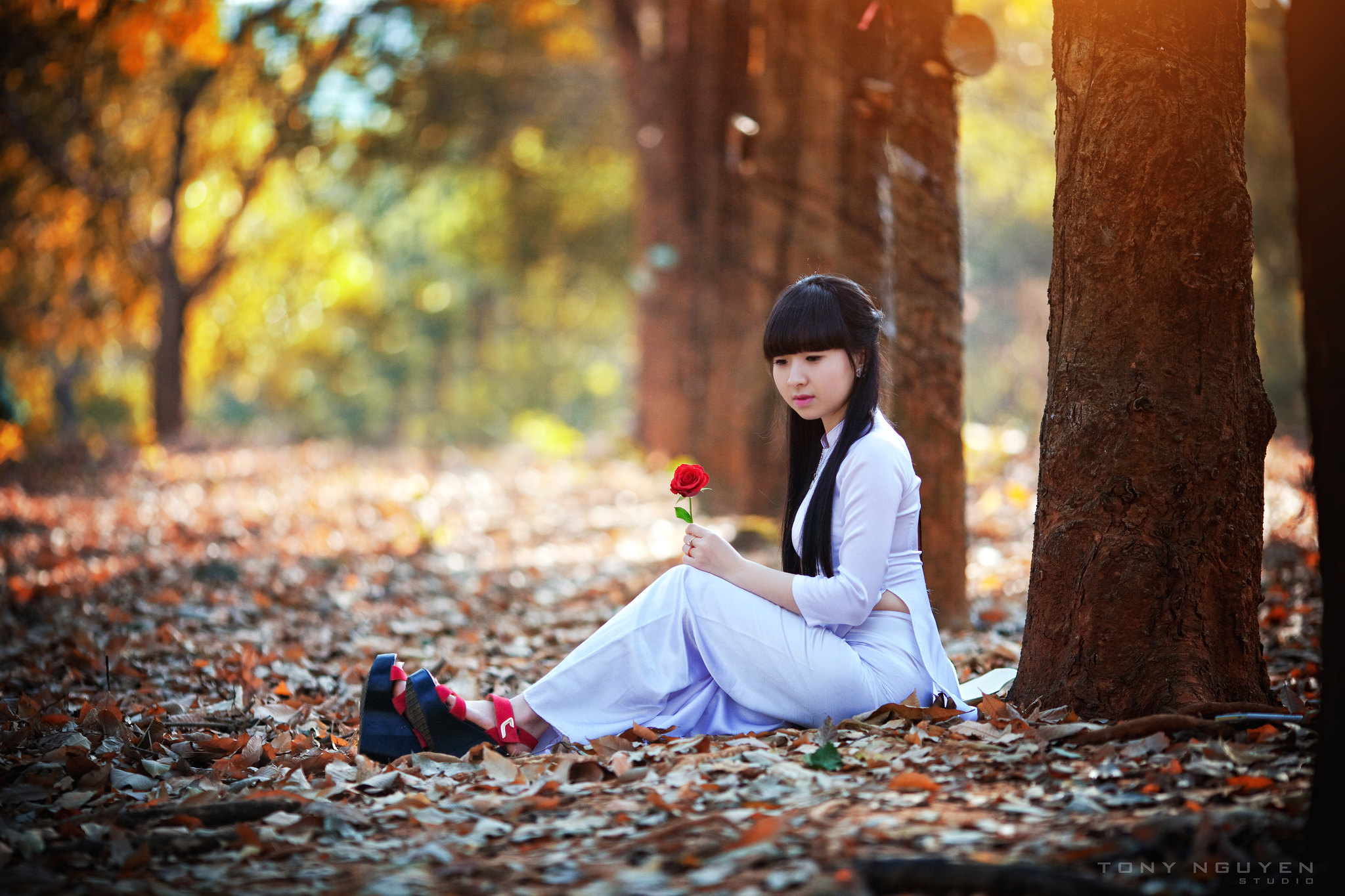 E ấp áo dài trắng áo dài trắng [V2NVUH]