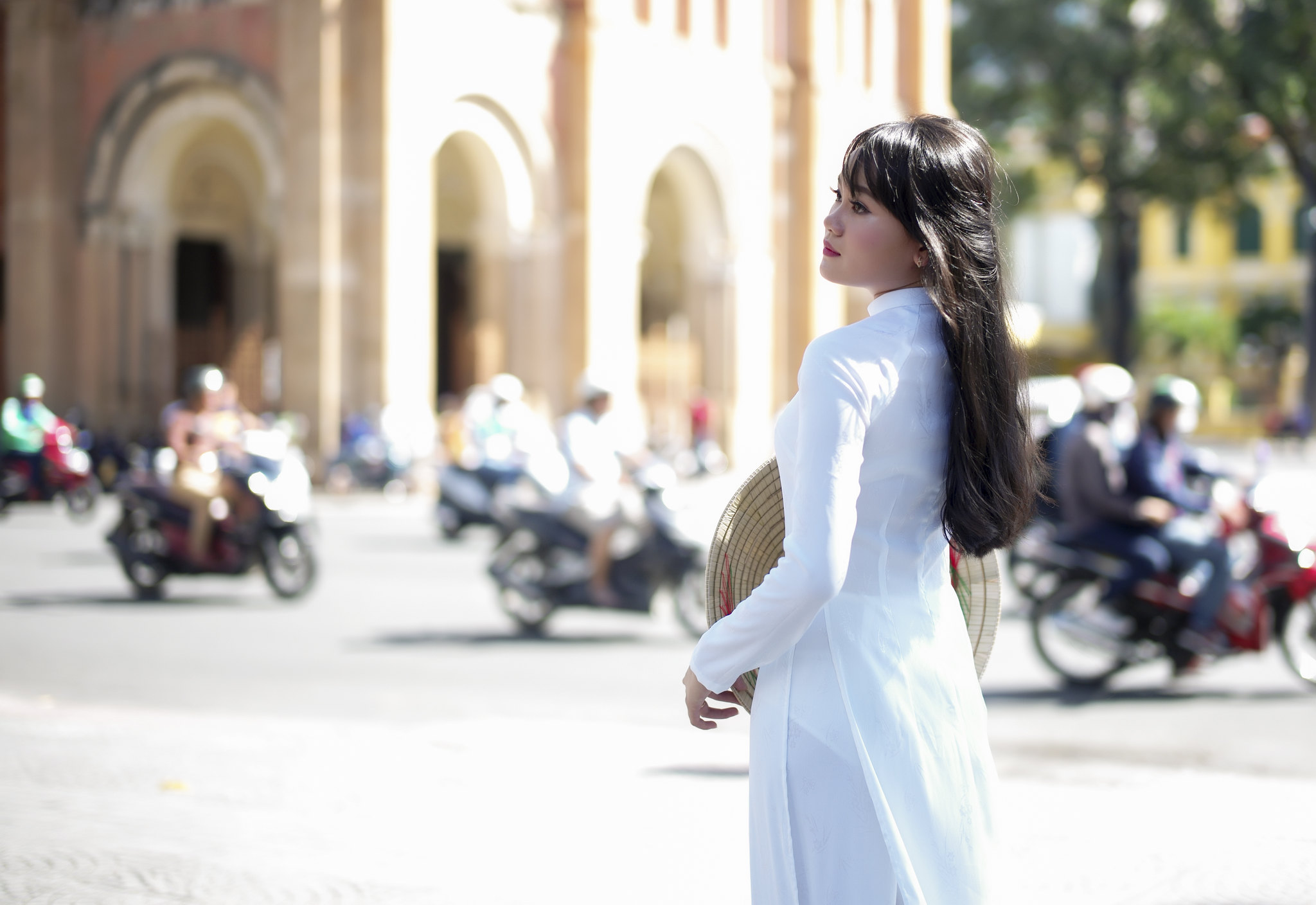 Áo dài trắng tà áo dài thanh thoát [VSRQHK]