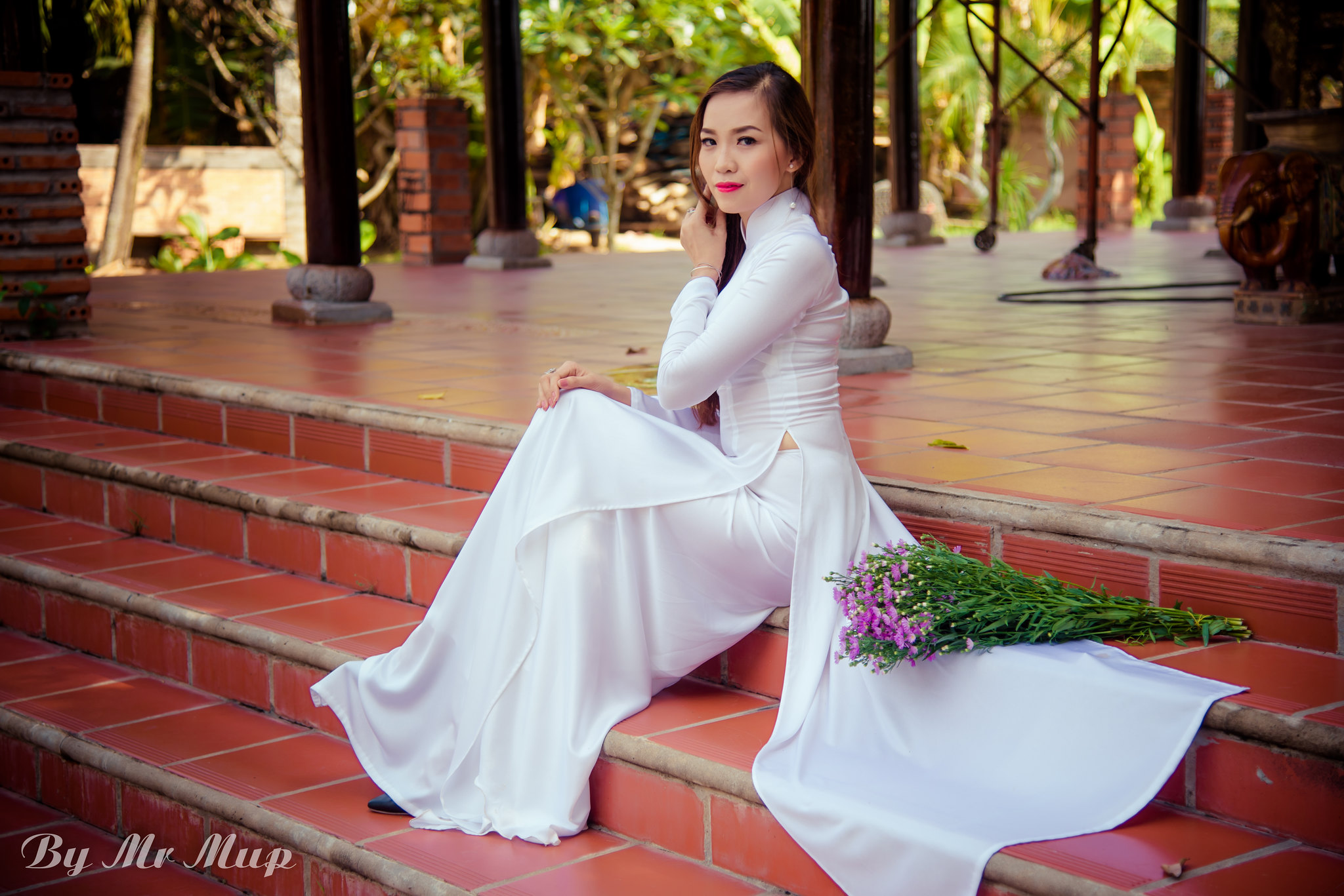 Ảnh nền áo dài trắng duyên dáng [AYP9WD]
