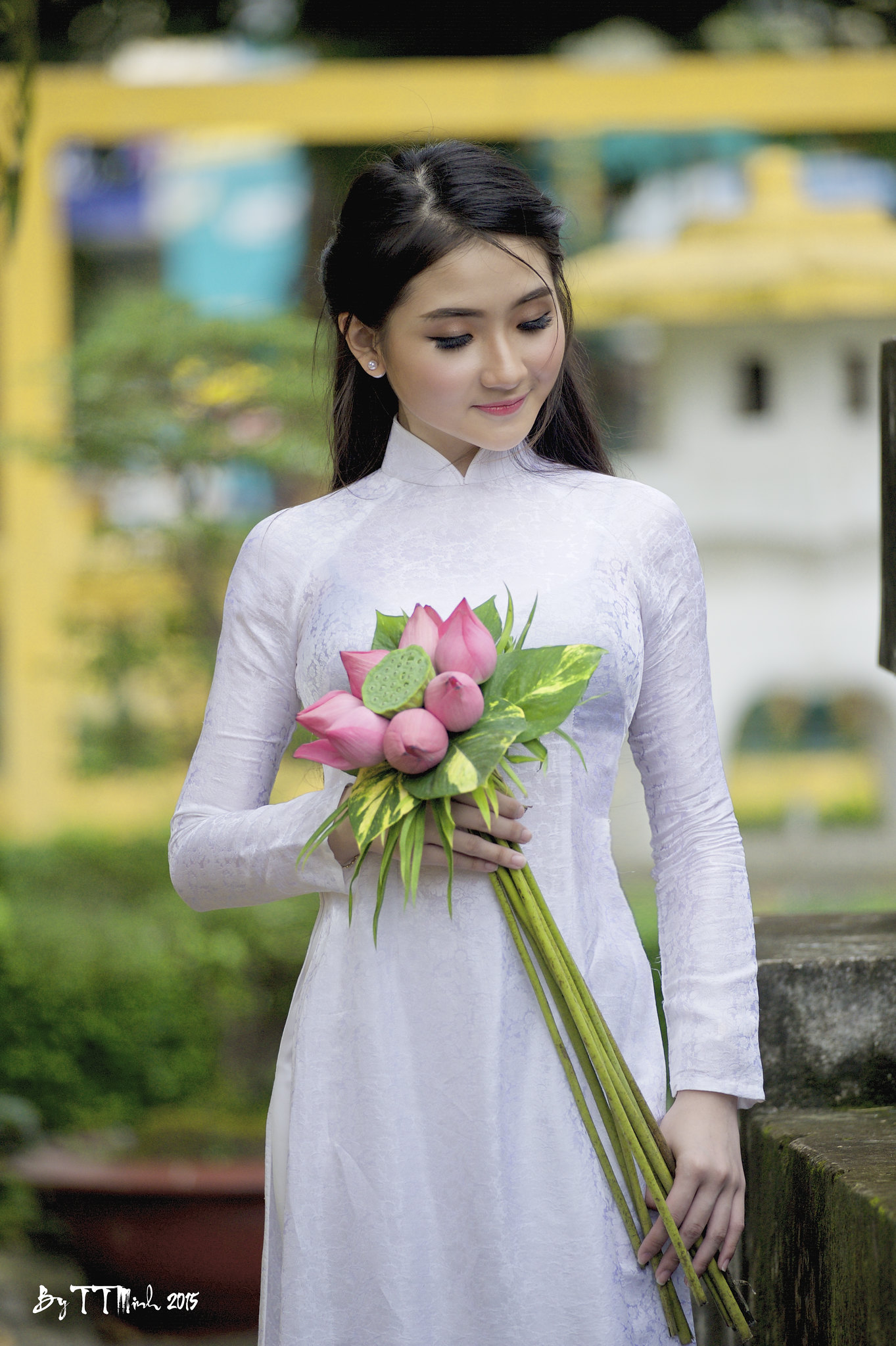 Áo dài trắng hoa sen thanh nhã [NCJFXV]