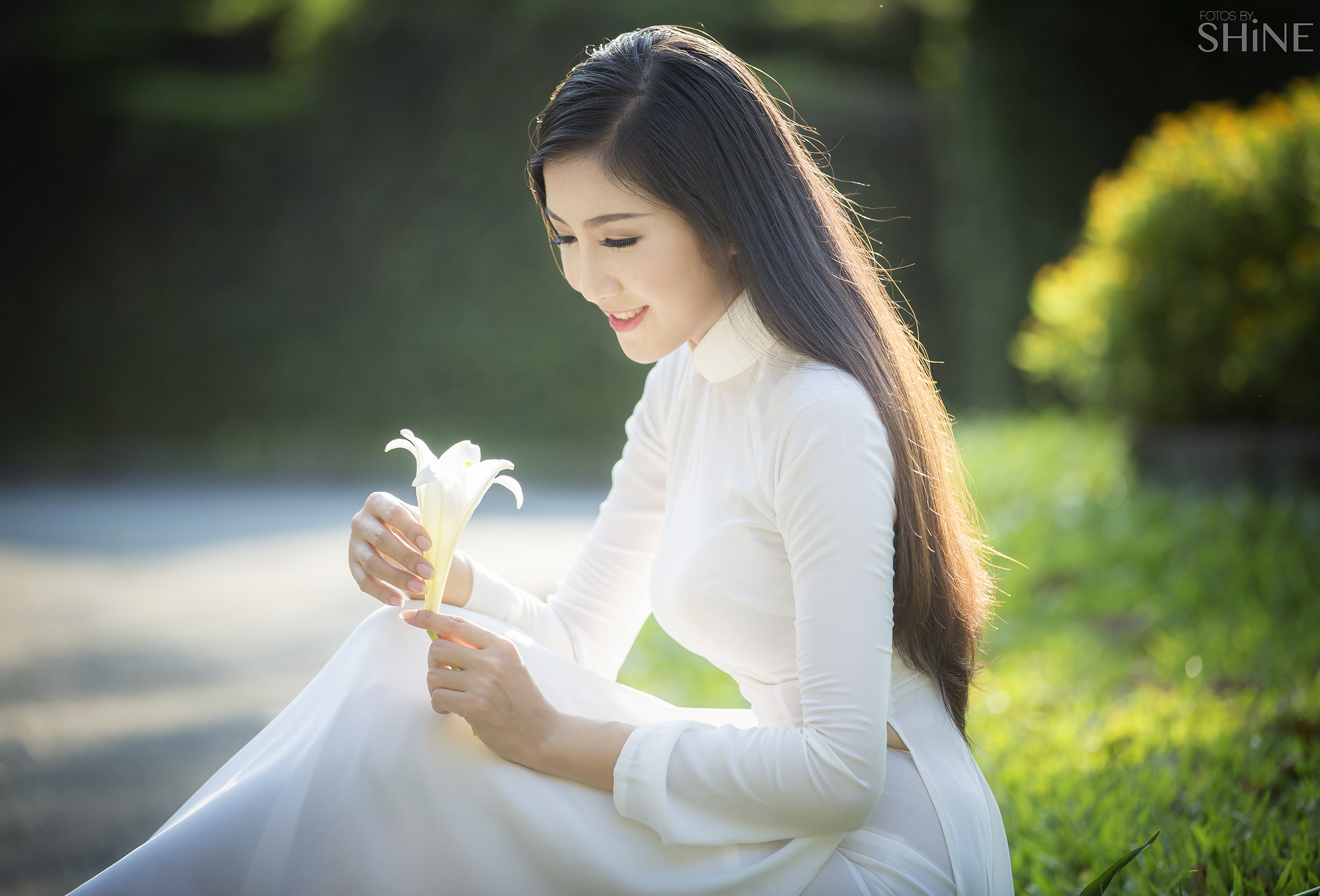 Áo dài trắng thiếu nữ hoa thướt tha [DMO9YO]